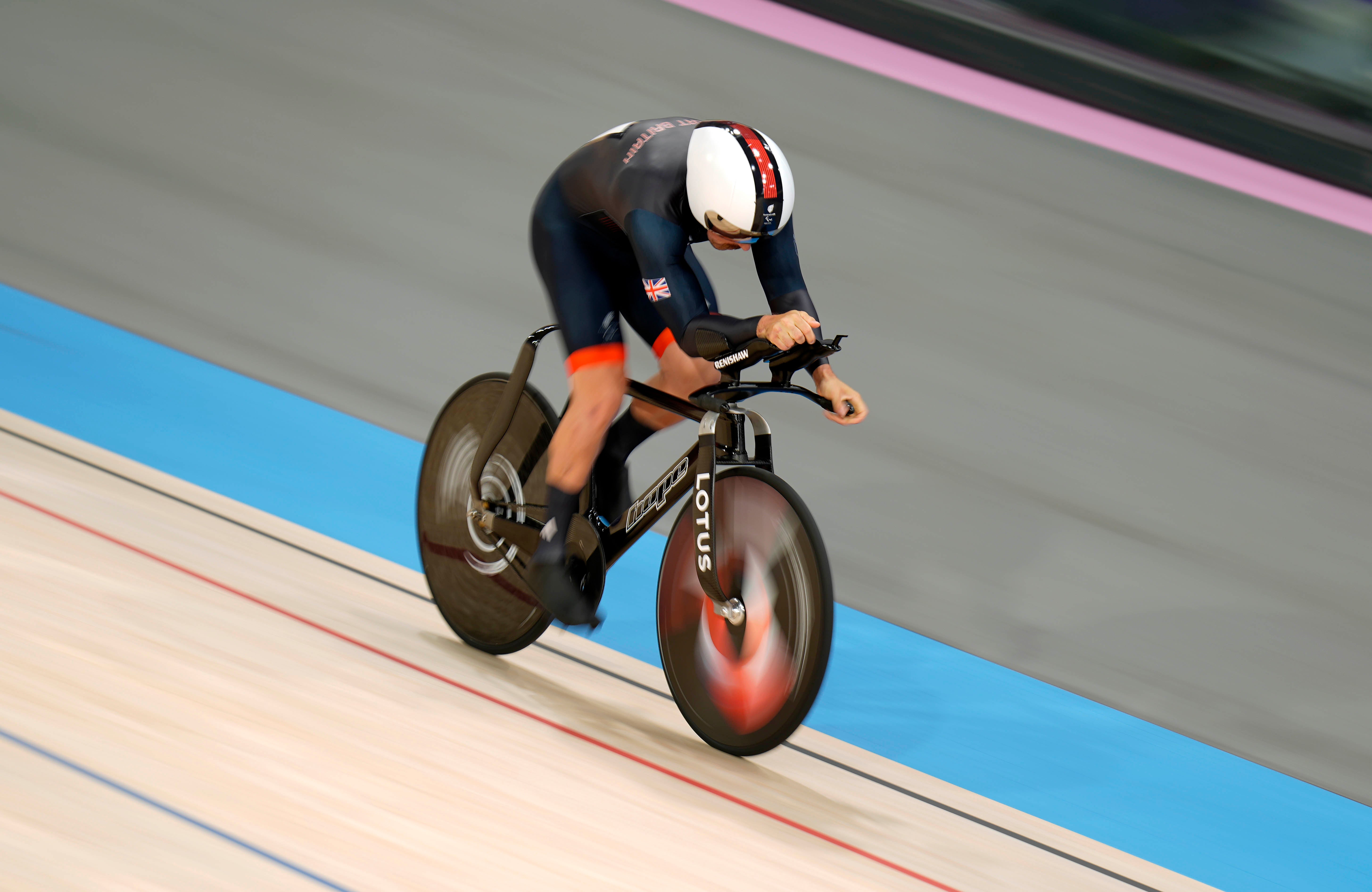 Blain Hunt won silver in the velodrome in the men’s C4-5 1000m time trial.