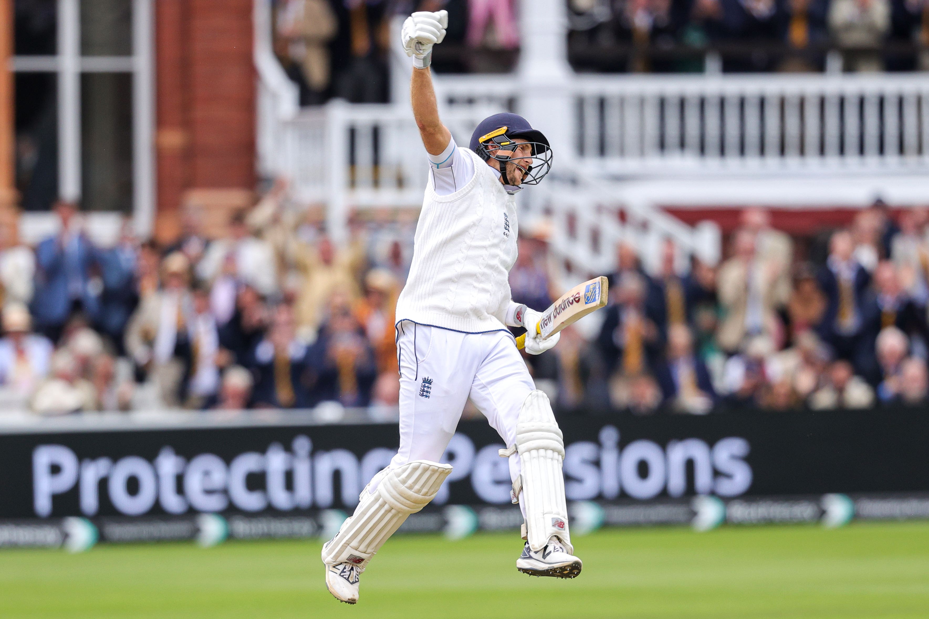 Joe Root celebrates his 34th Test century