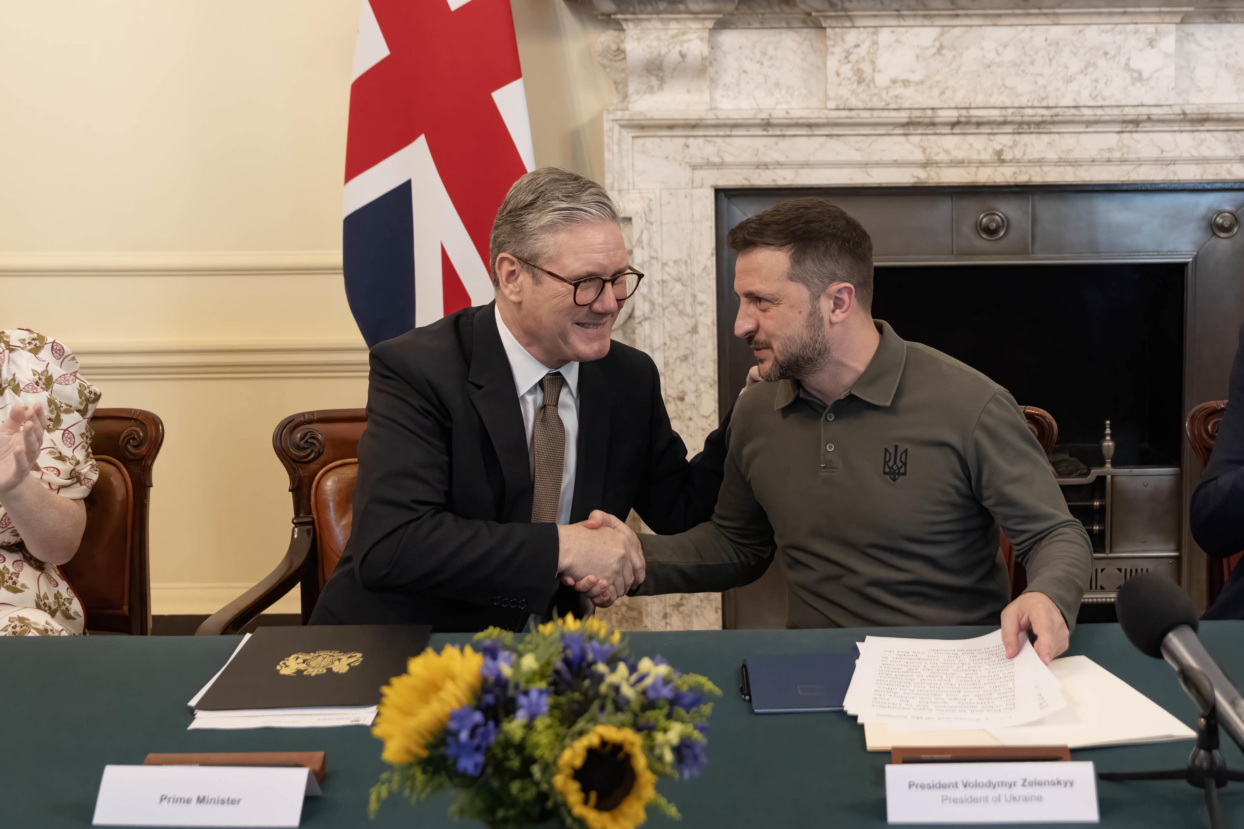 Prime Minister Sir Keir Starmer shakes the hand of Ukrainian President Volodymyr Zelensky (Richard Pohle/PA)