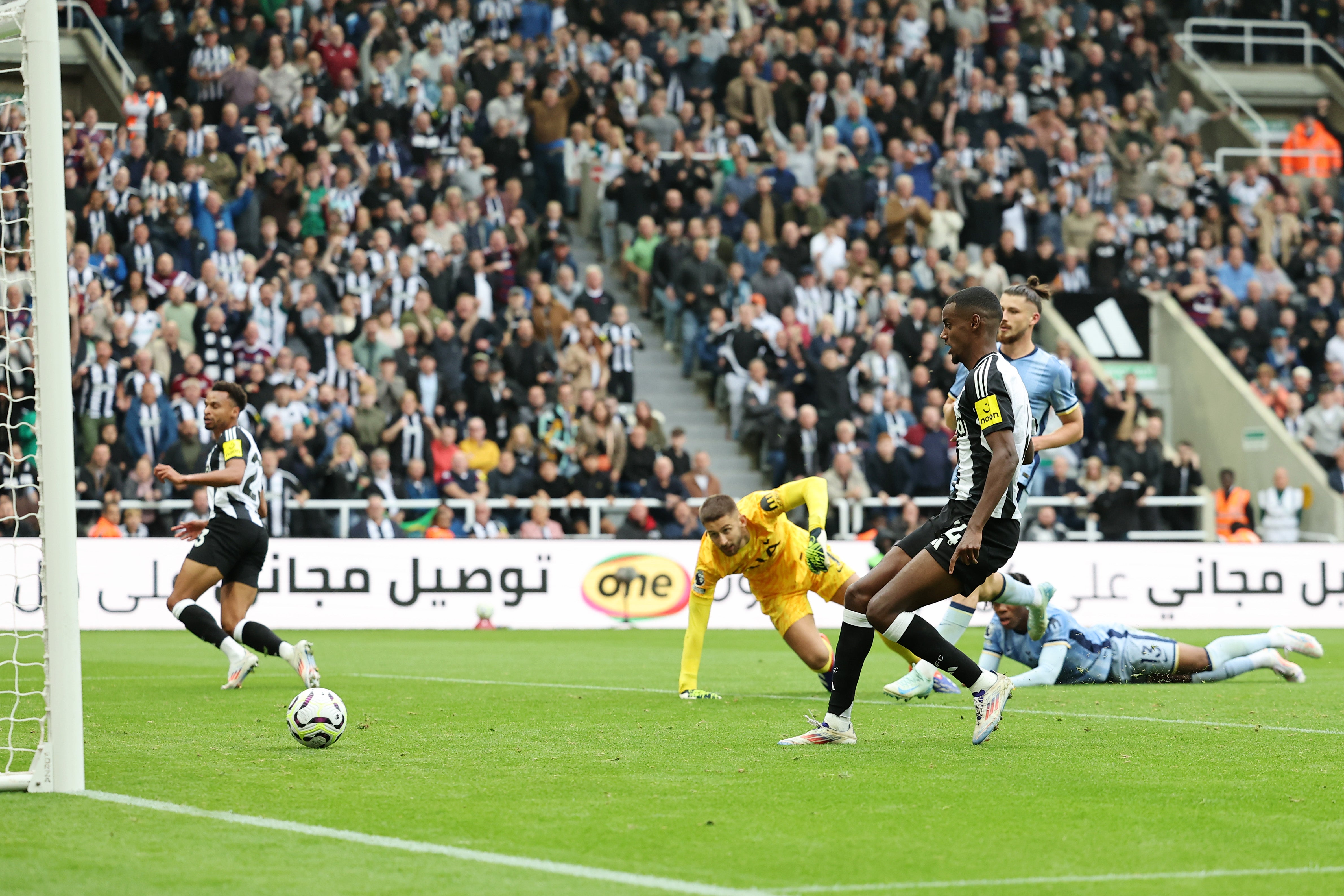 Alexander Isak rolls home Newcastle’s winning goal