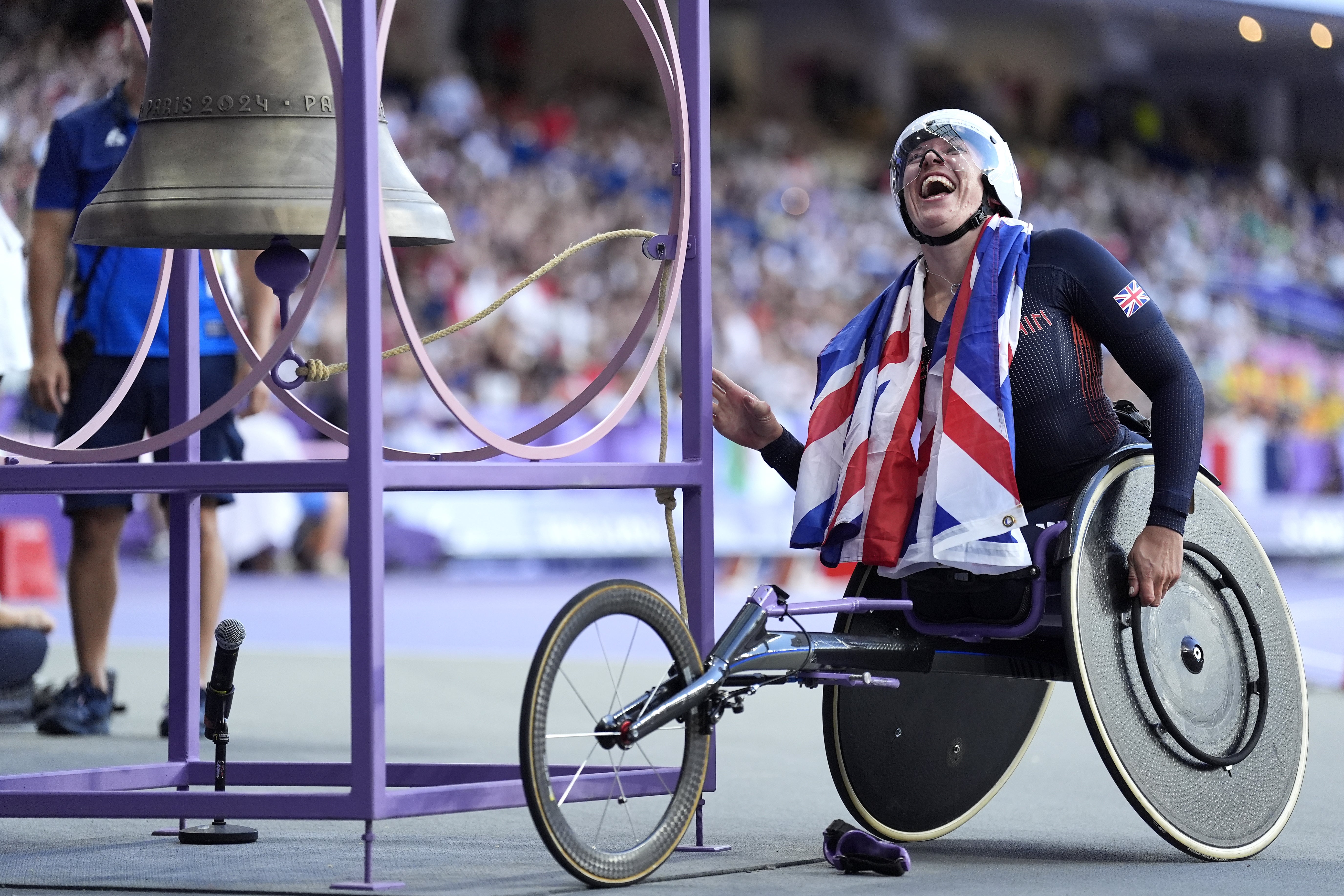 Hannah Cockroft rang the bell after winning gold (Andrew Matthews/PA)