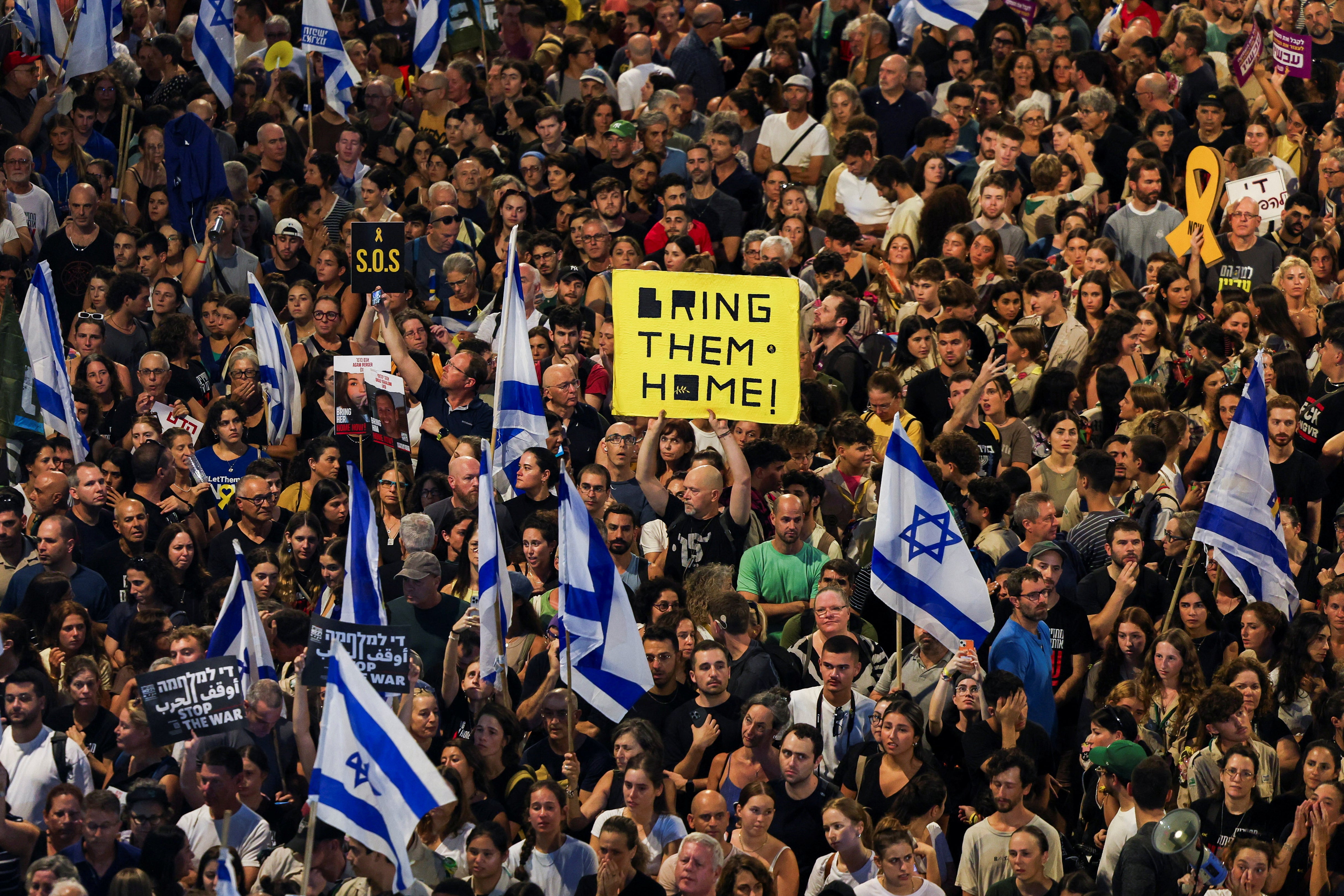 Israeli protesters are now marching in support of another Gaza ceasefire deal