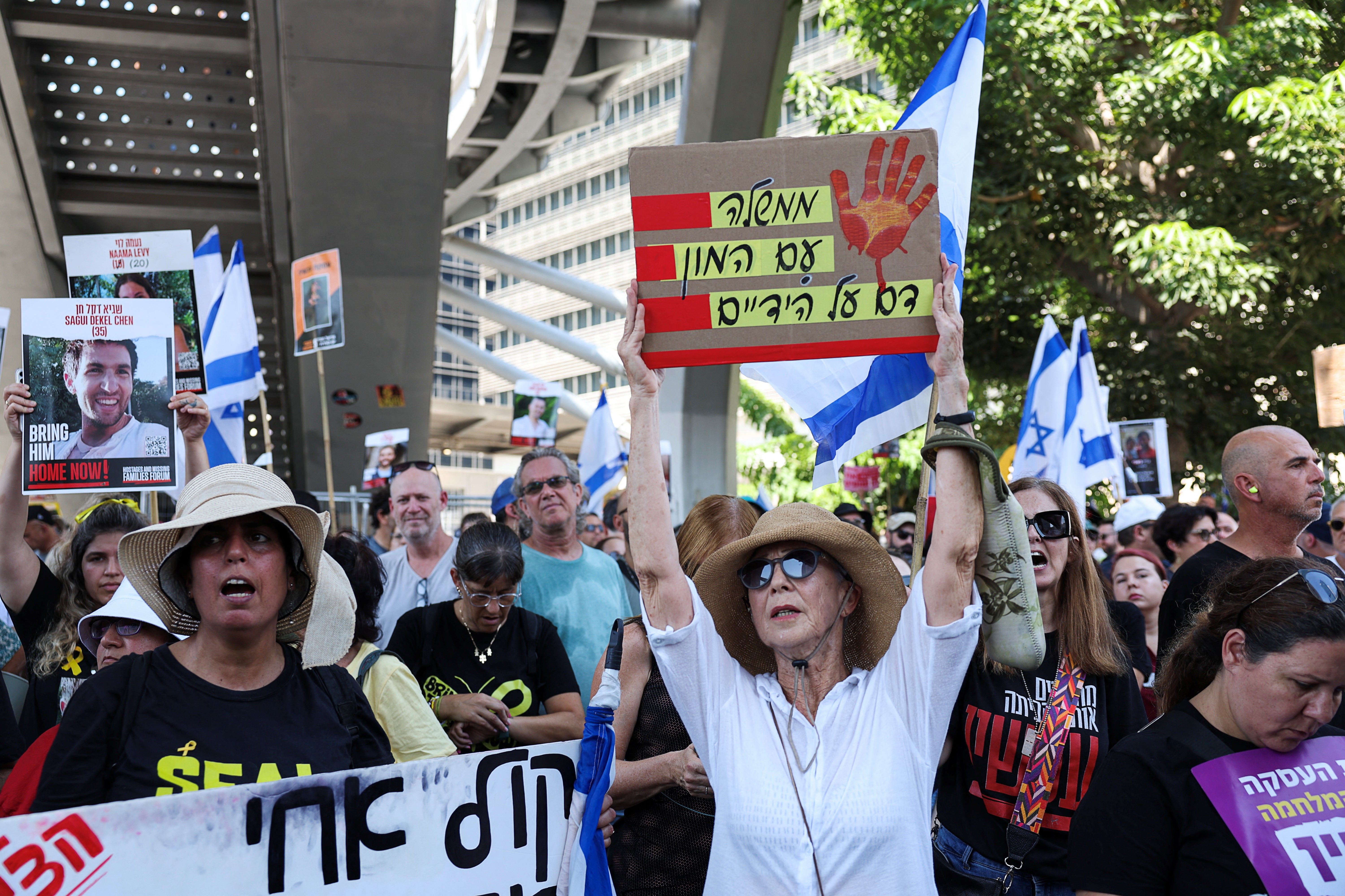 Protesters rally together outside the Israel Defence Ministry