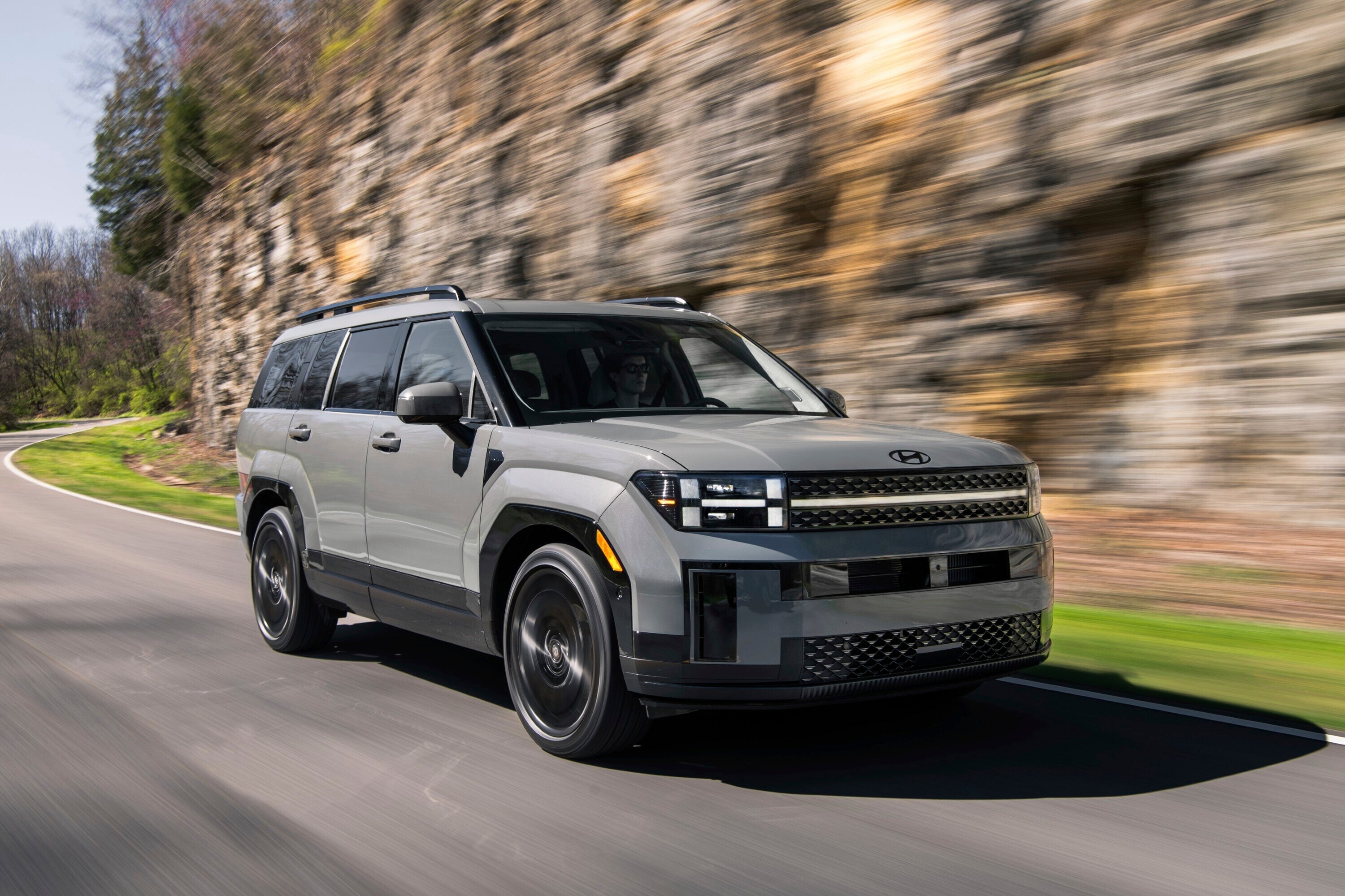 Behind the Wheel Santa Fe vs Sorento