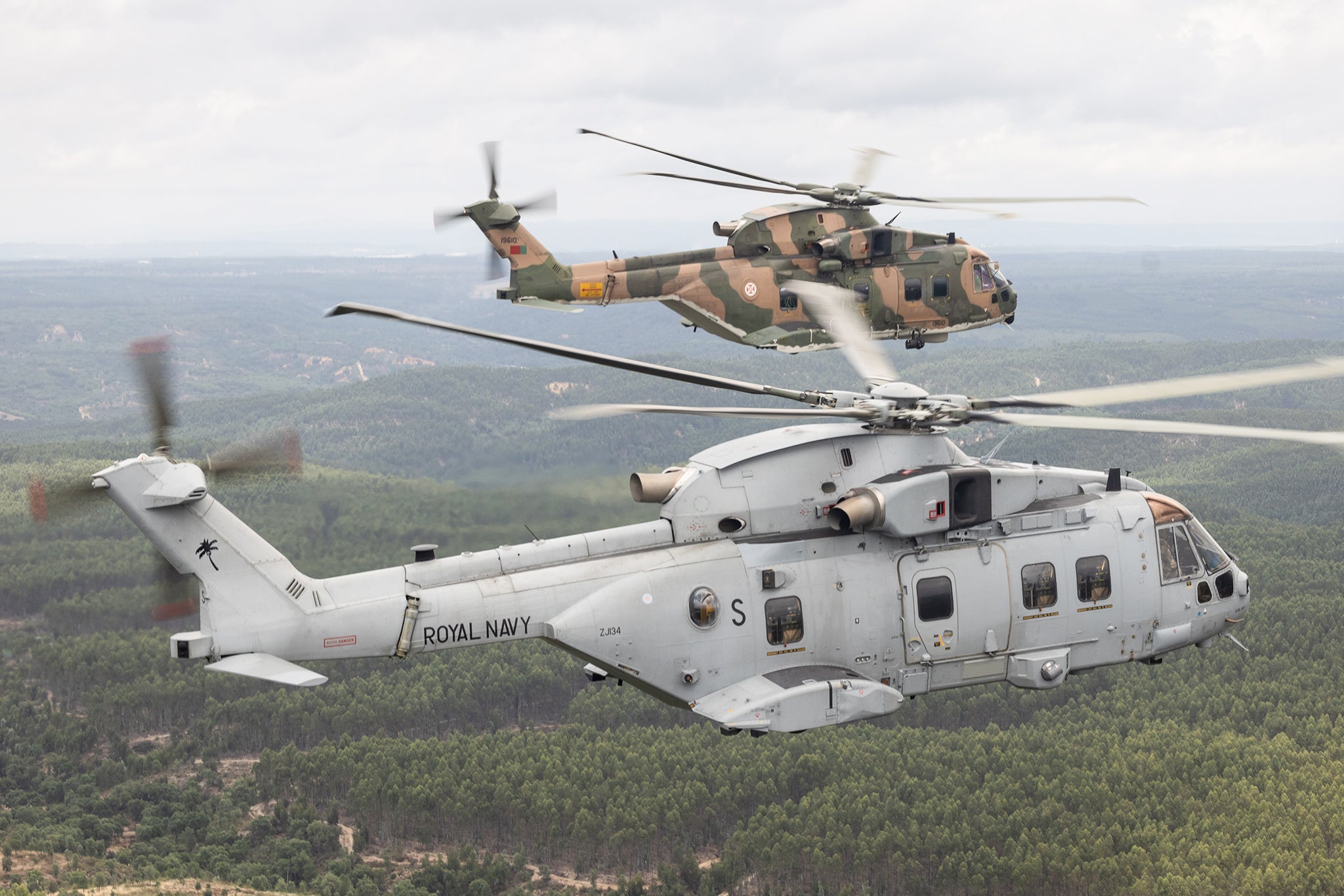 United has suspended strikes at defence and aerospace manufacturer Leonardo UK after a new pay offer was tabled by the company