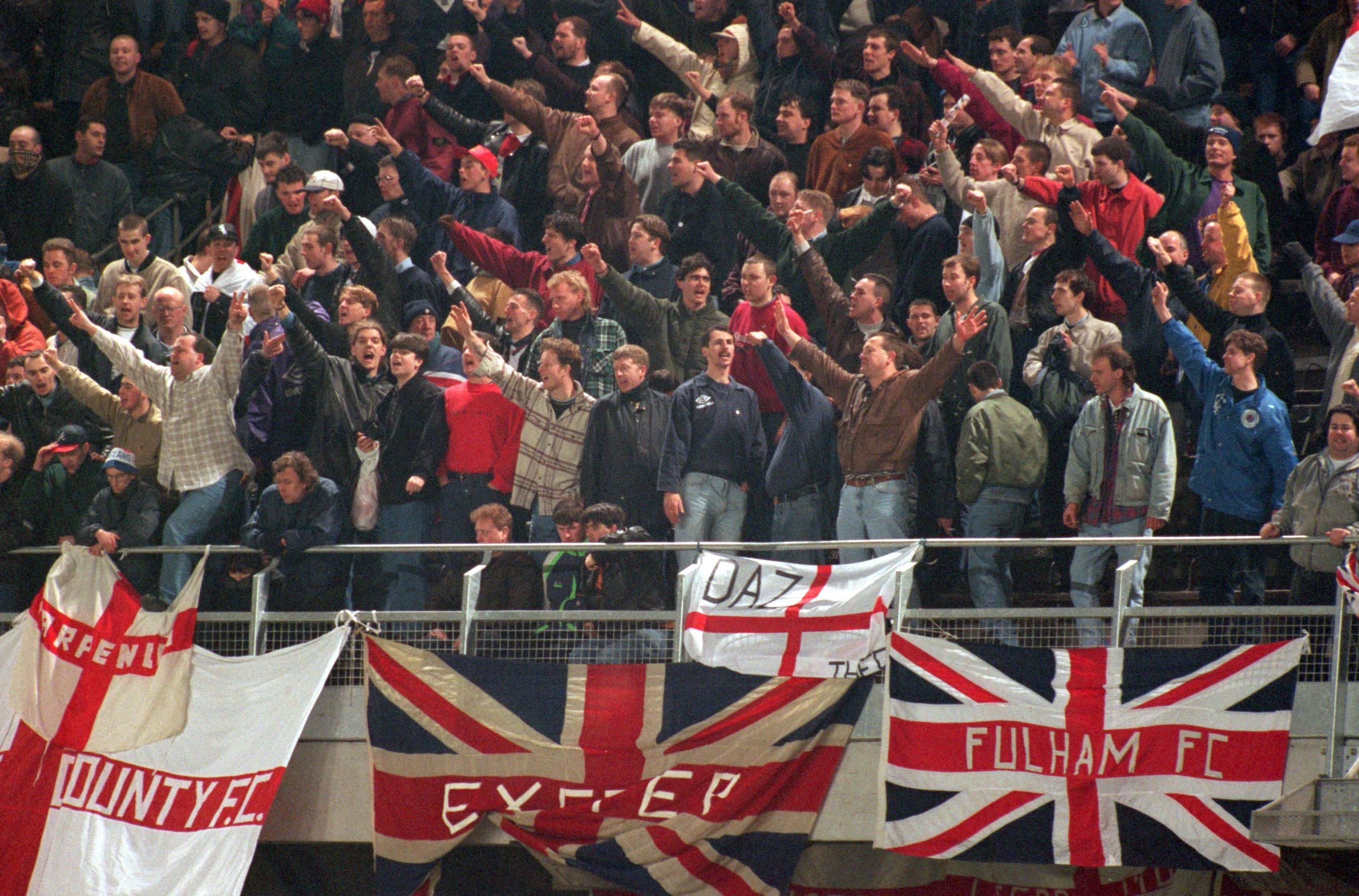 The friendly match between the two teams in 1995 was abandoned due to fan violence.