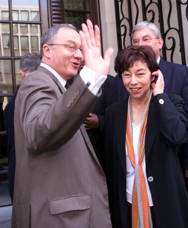 <p>The London mayor Ken Livingstone joins Gavron outside the temporary Greater London Authority offices in Westminster for a swearing in ceremony</p>