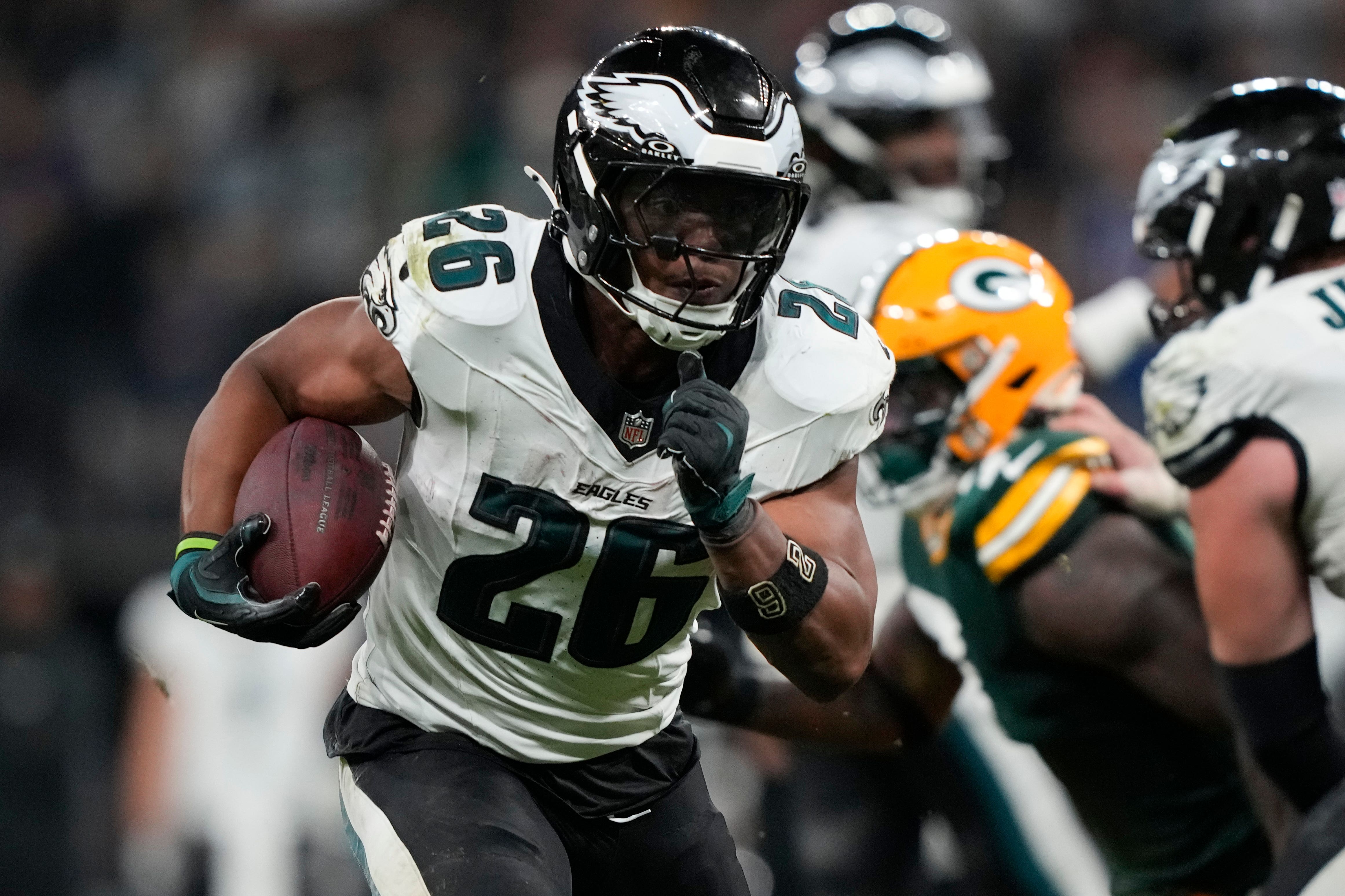 Philadelphia Eagles running back Saquon Barkley runs for a touchdown against the Green Bay Packers during the first half (Doug Benc/AP)