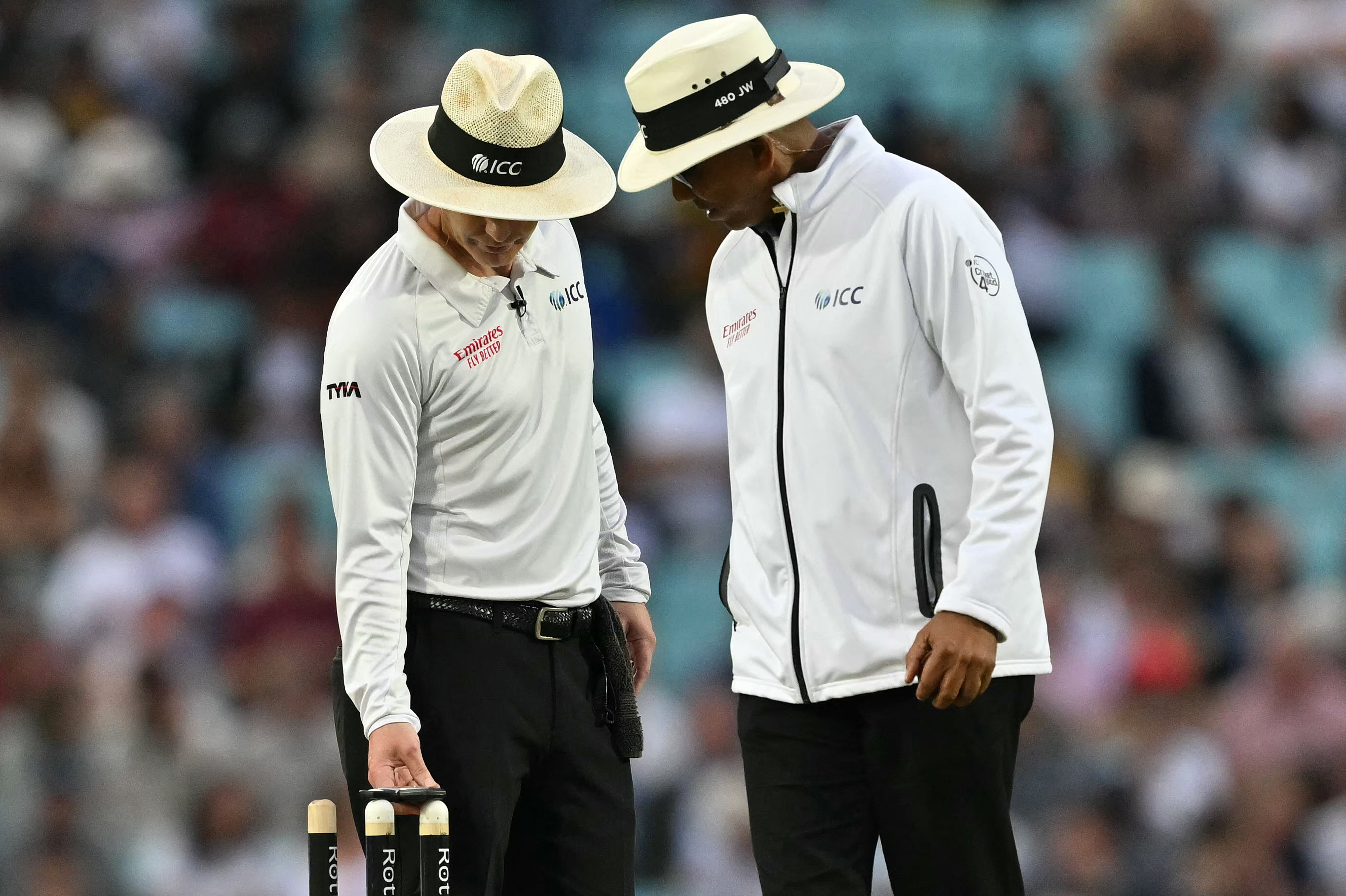 The game was interrupted as the umpires took the teams off for bad light.