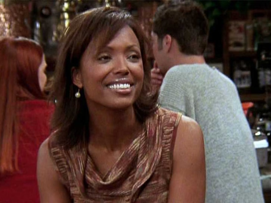 Charlie (Aisha Tyler) in a scene in Central Perk