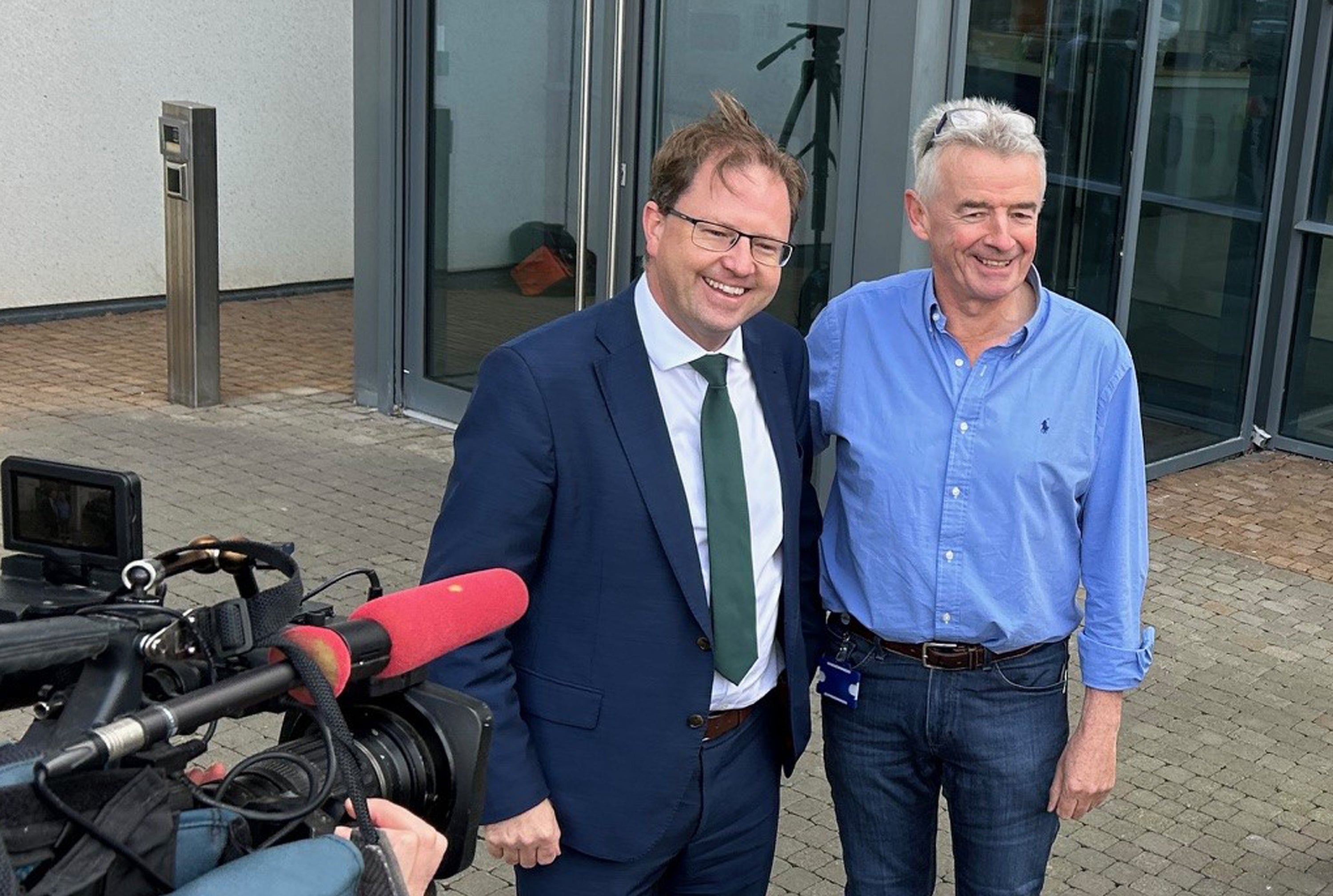 Ryanair boss Michael O'Leary (right) and minister of state for international transport James Lawless at Ryanair's offices near Dublin Airport