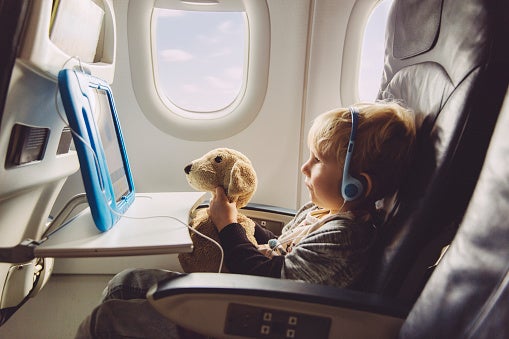 Woman refuses to be pressured on flight to take away daughter’s iPad