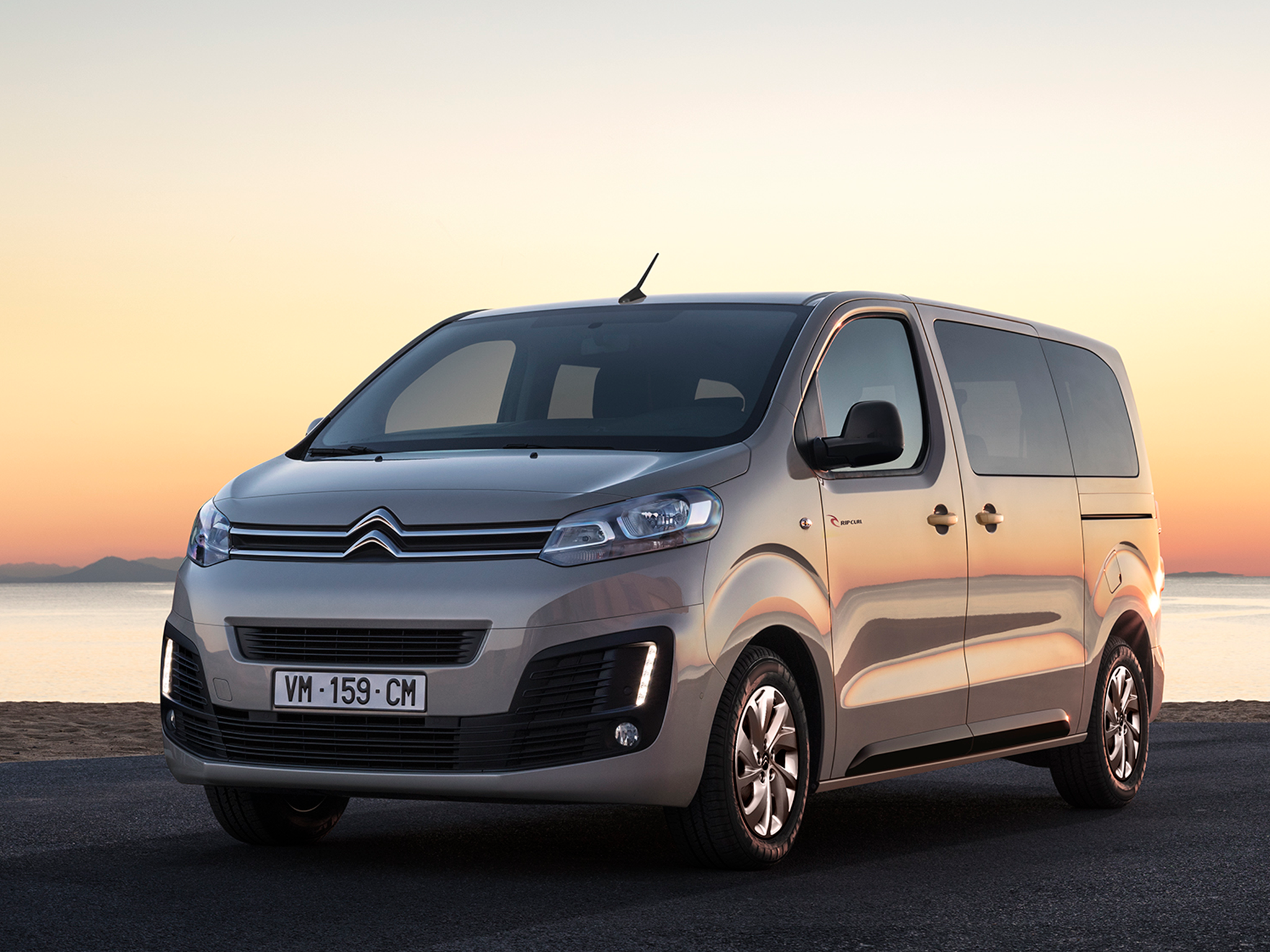 The Citroen e-SpaceTourer Max is well-equipped with an integrated navigation system to easily find charging points.