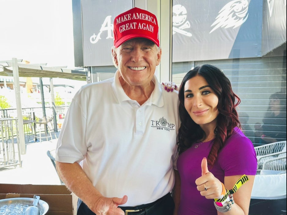 Laura Loomer a voyagé avec Trump pendant la campagne 2024