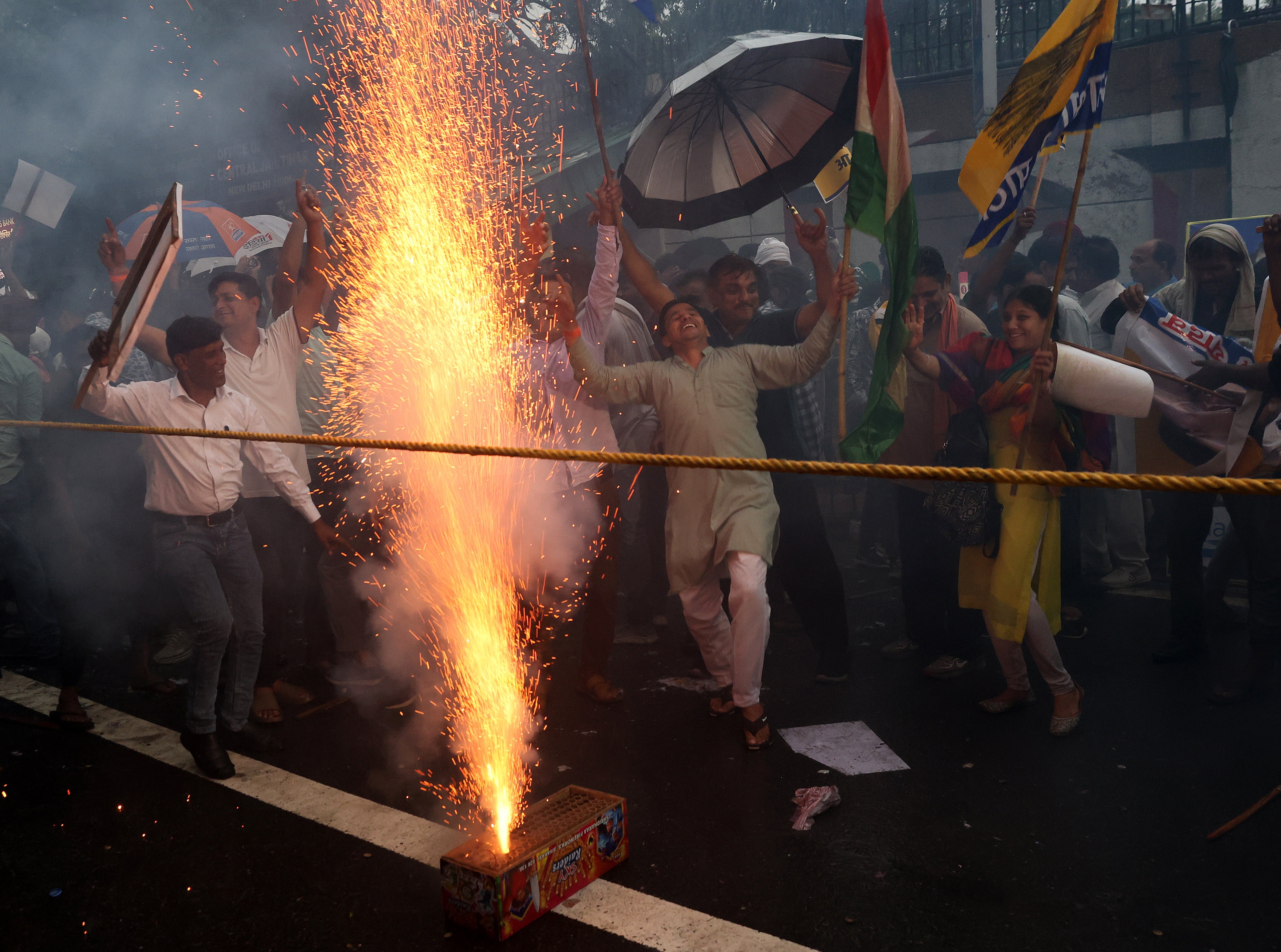 Supporters of Kejriwal celebrate his release