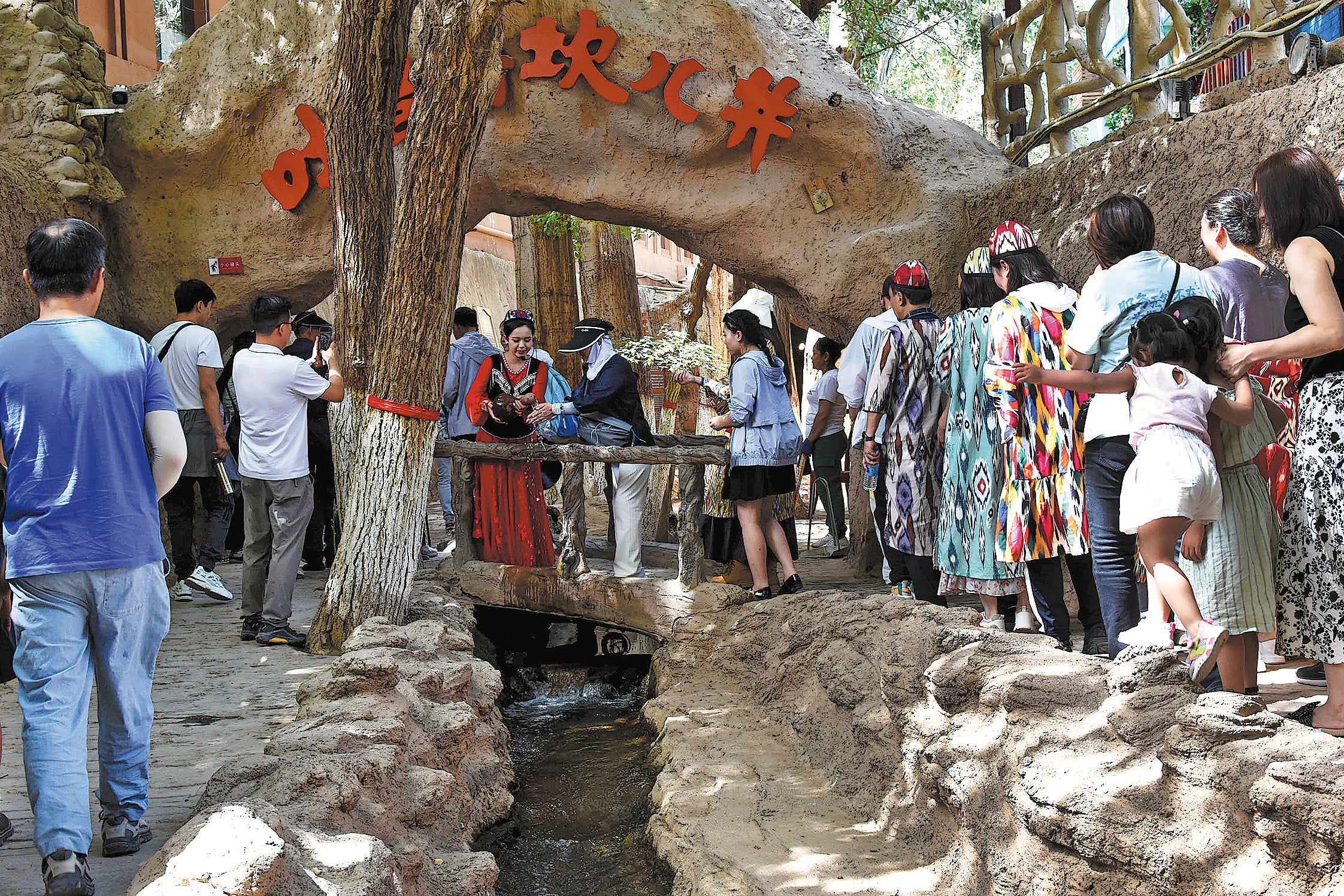 Visitors line up to enter a scenic spot with the Karez system in Turpan, Xinjiang Uygur autonomous region, in June