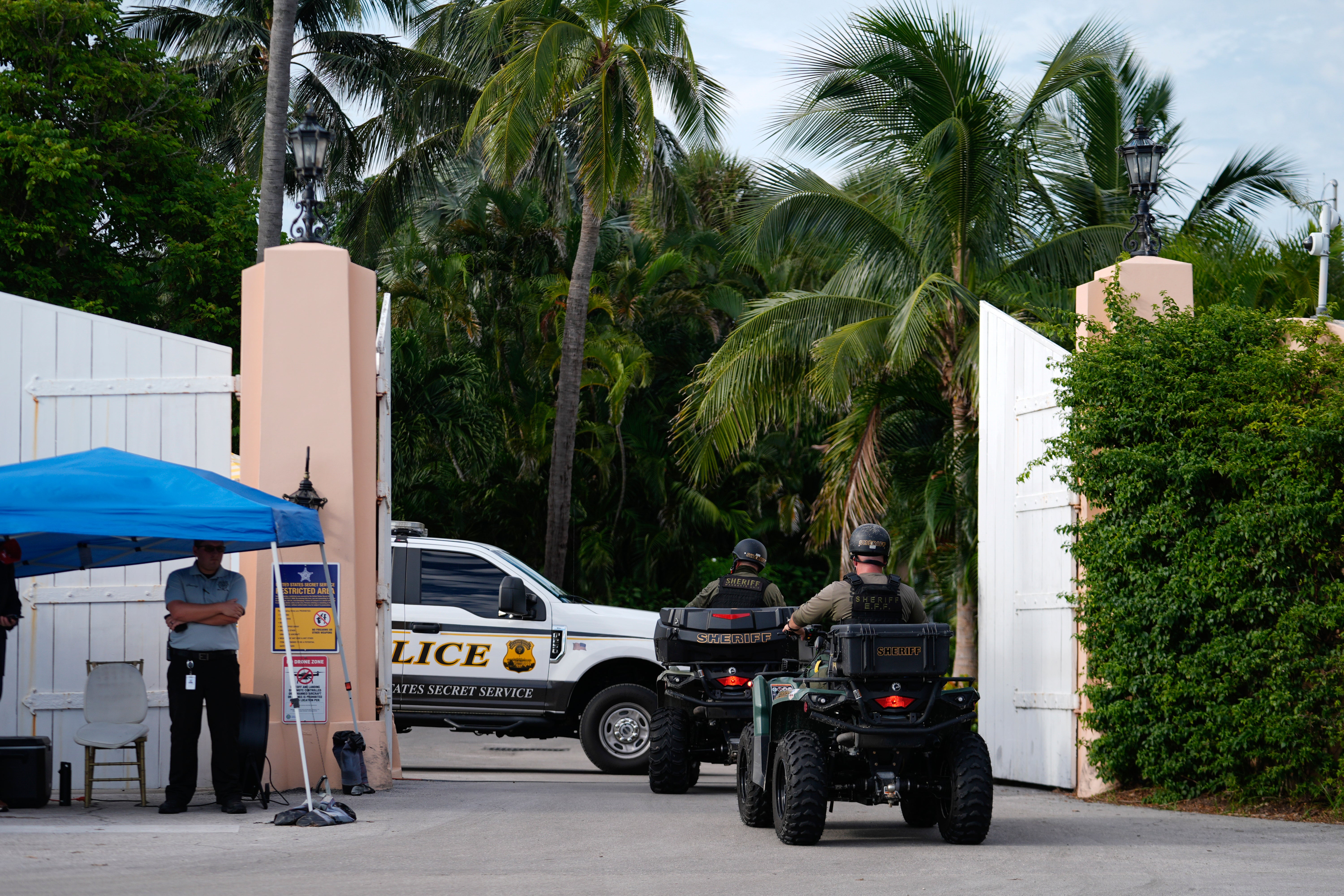 Law enforcement officials at the entrance to Trump’s Mar-a-lago West Palm Beach golf club following the incident