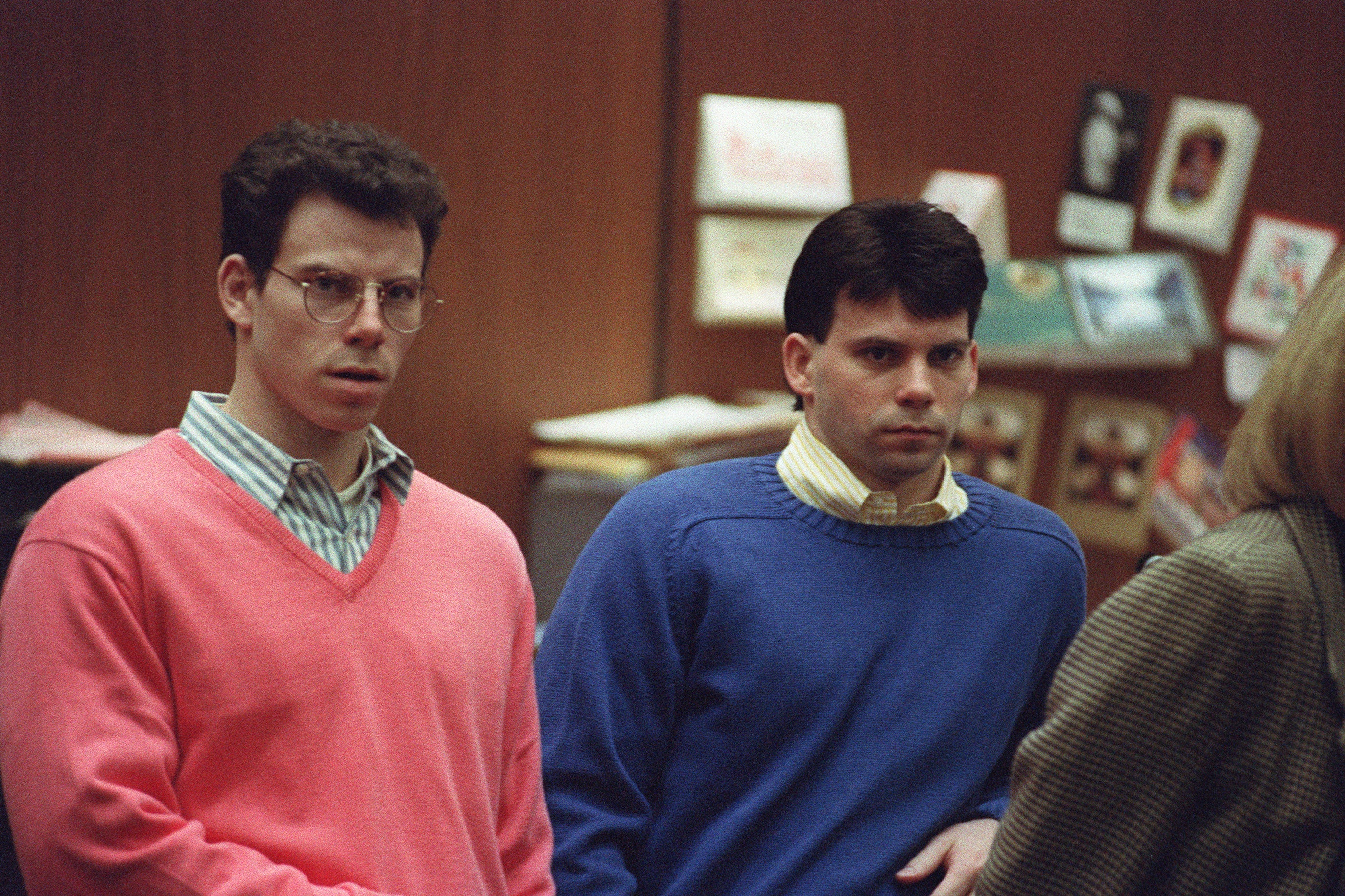 Erik Menéndez (left) and his brother Lyle during a pre-trial hearing on December 29, 1992 in Los Angeles