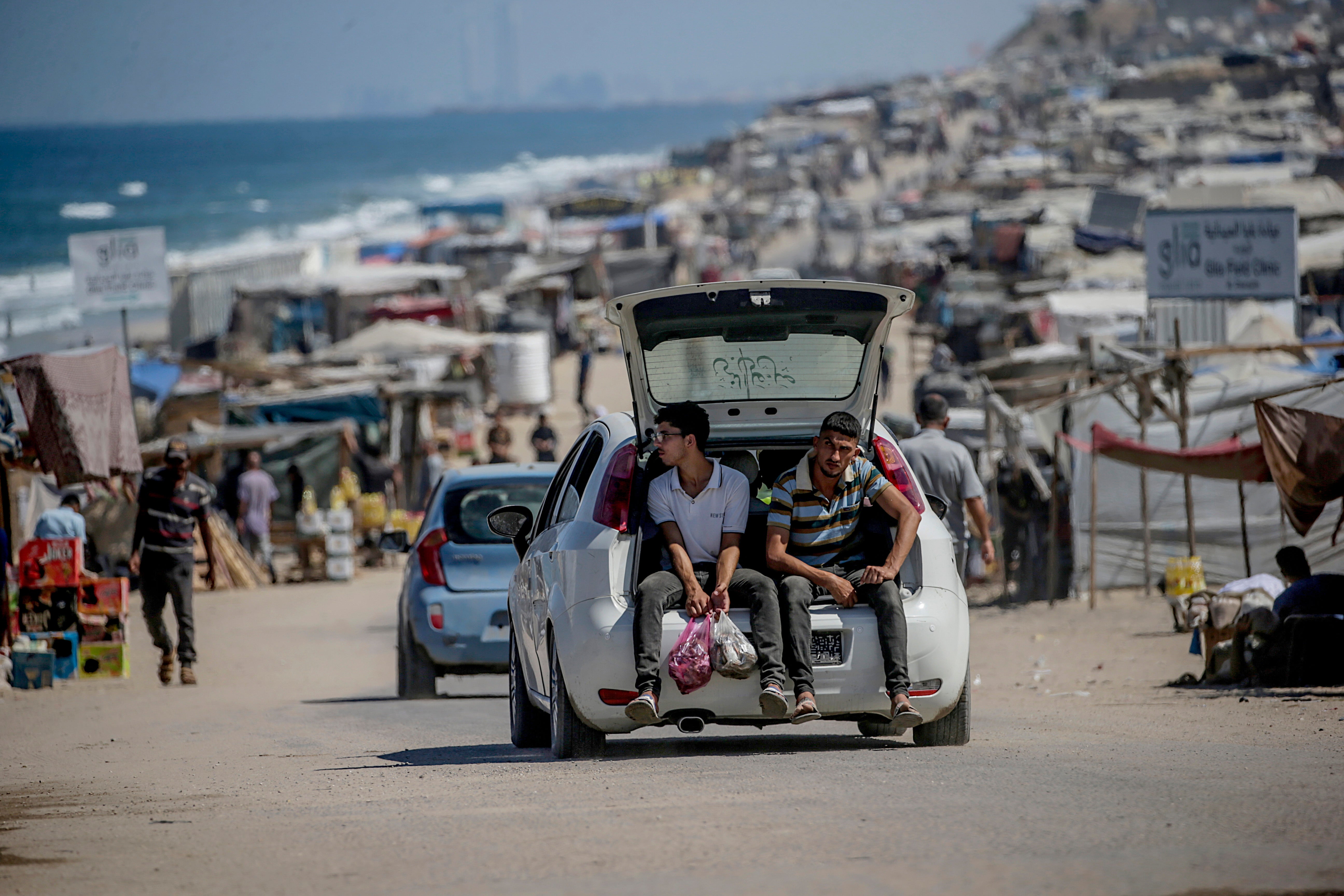 Shelters of internally displaced Palestinians on the beach in Deir Al Balah, central Gaza Strip, 18 September 2024