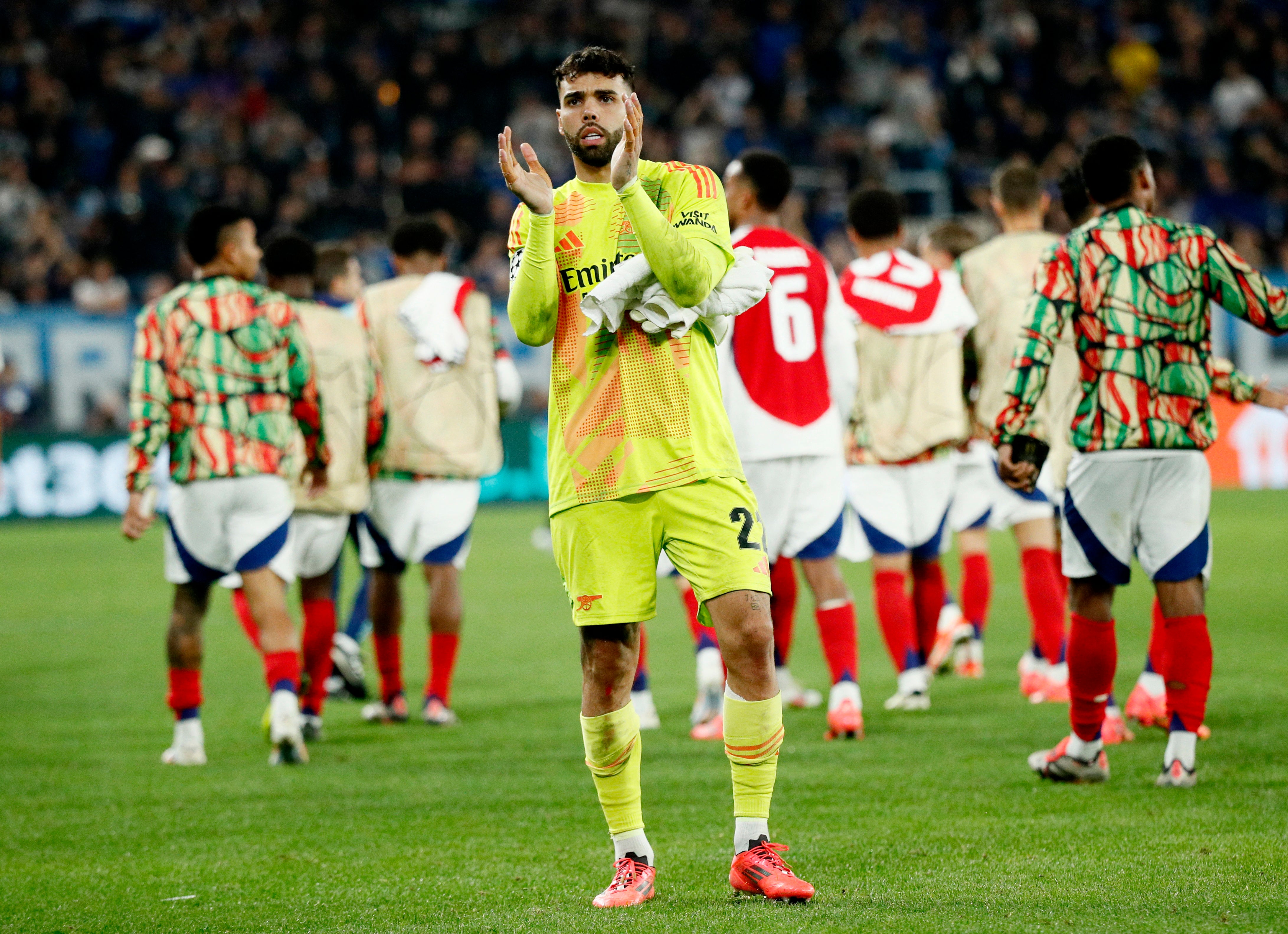 Raya applauds the Arsenal fans after the draw in Italy