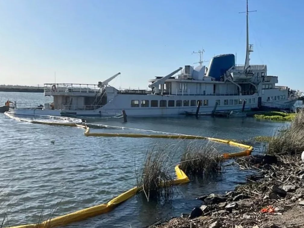 A historic cruise ship called the Aurora is now sinking after a tech entrepreneur spent 1mil in renovations over the course of 15 years