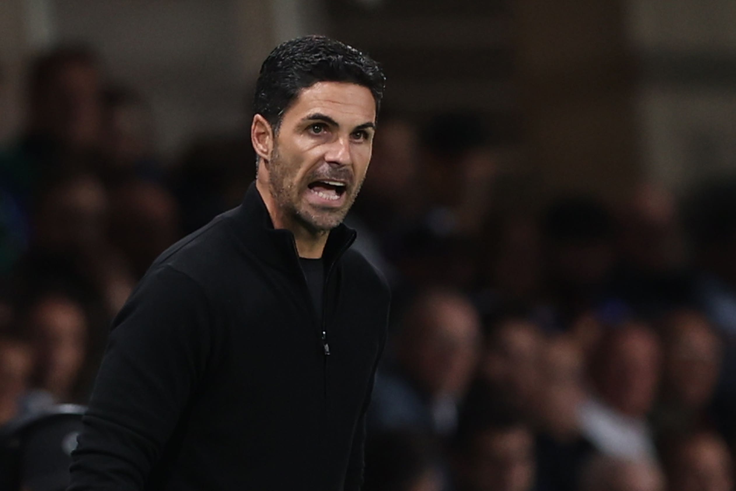 Arsenal manager Mikel Arteta shouts from the touchline