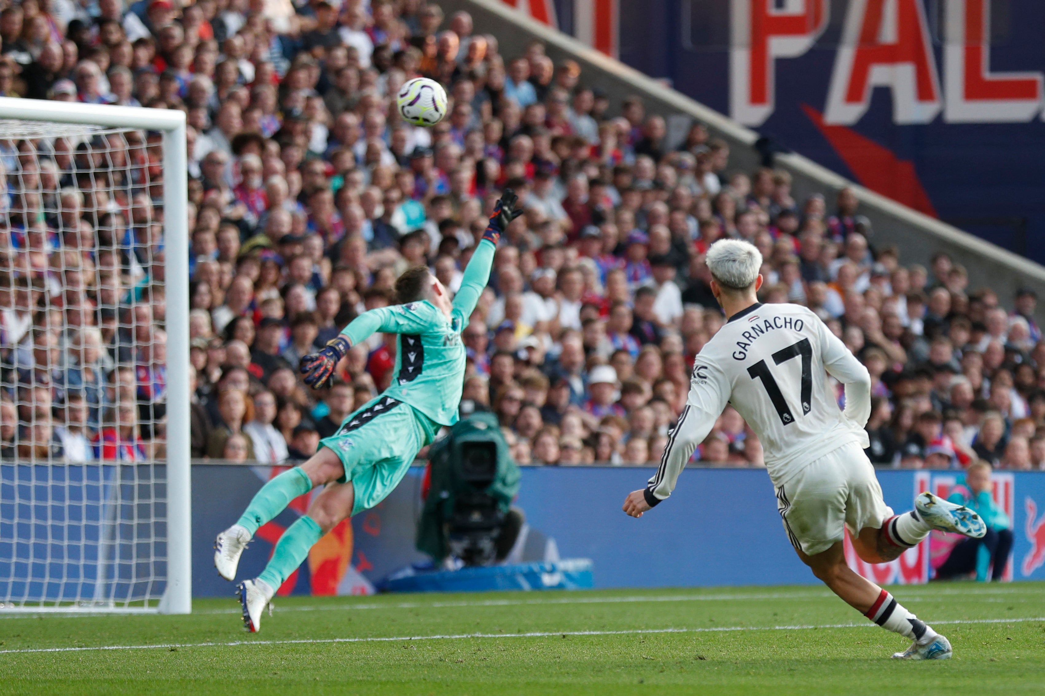 Alejandro Garnacho caused problems and forced a sharp save out of Dean Henderson