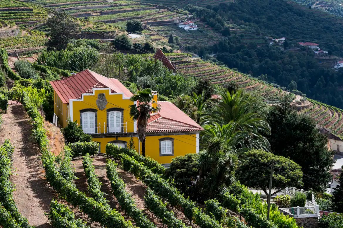 This charming 18th-century house is situated right in the world-renowned Alto Douro Wine Region