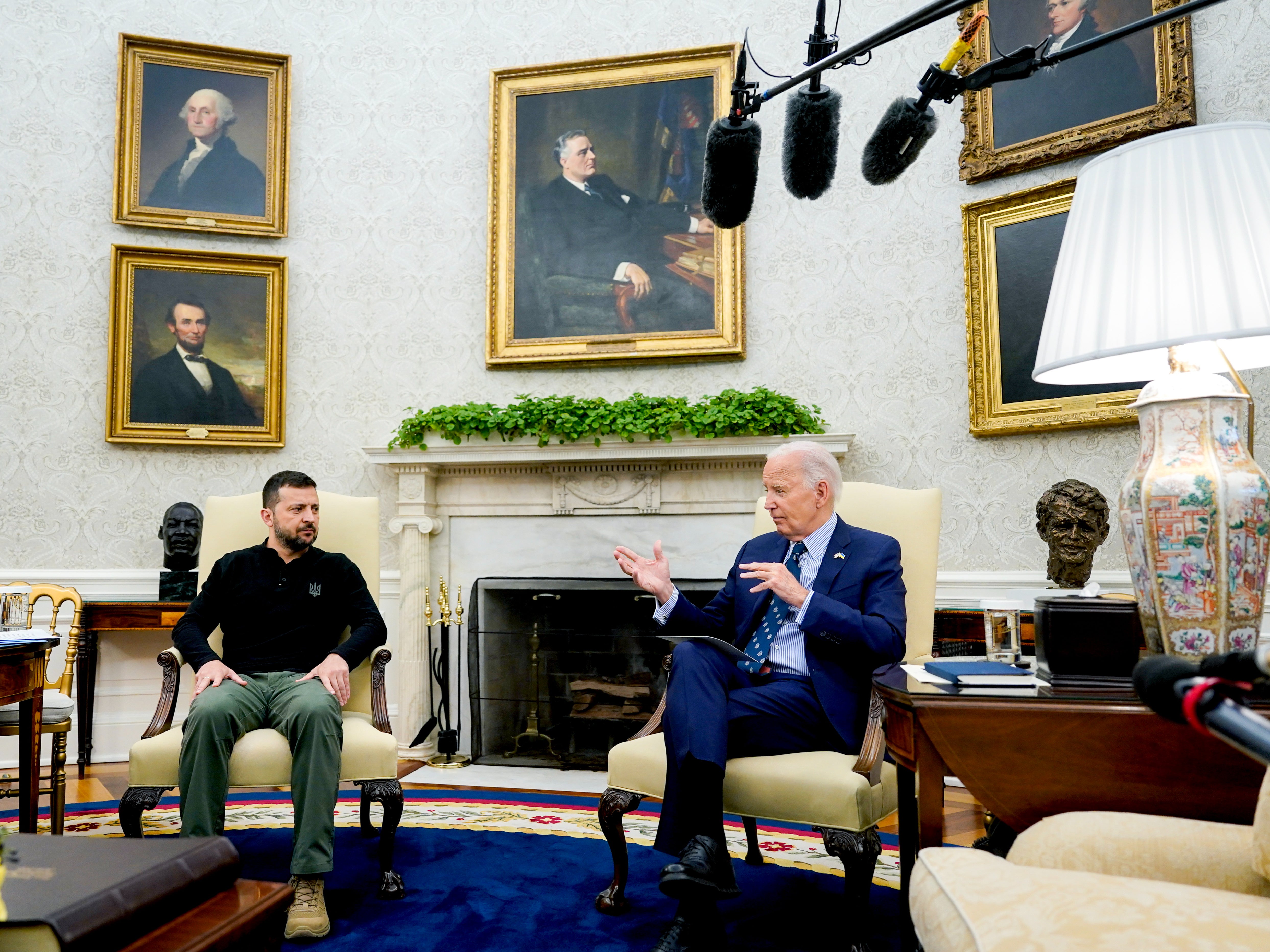 US President Joe Biden (R) and Ukrainian President Volodymyr Zelensky (L), during a meeting in the Oval Office of the White House in Washington, DC, USA