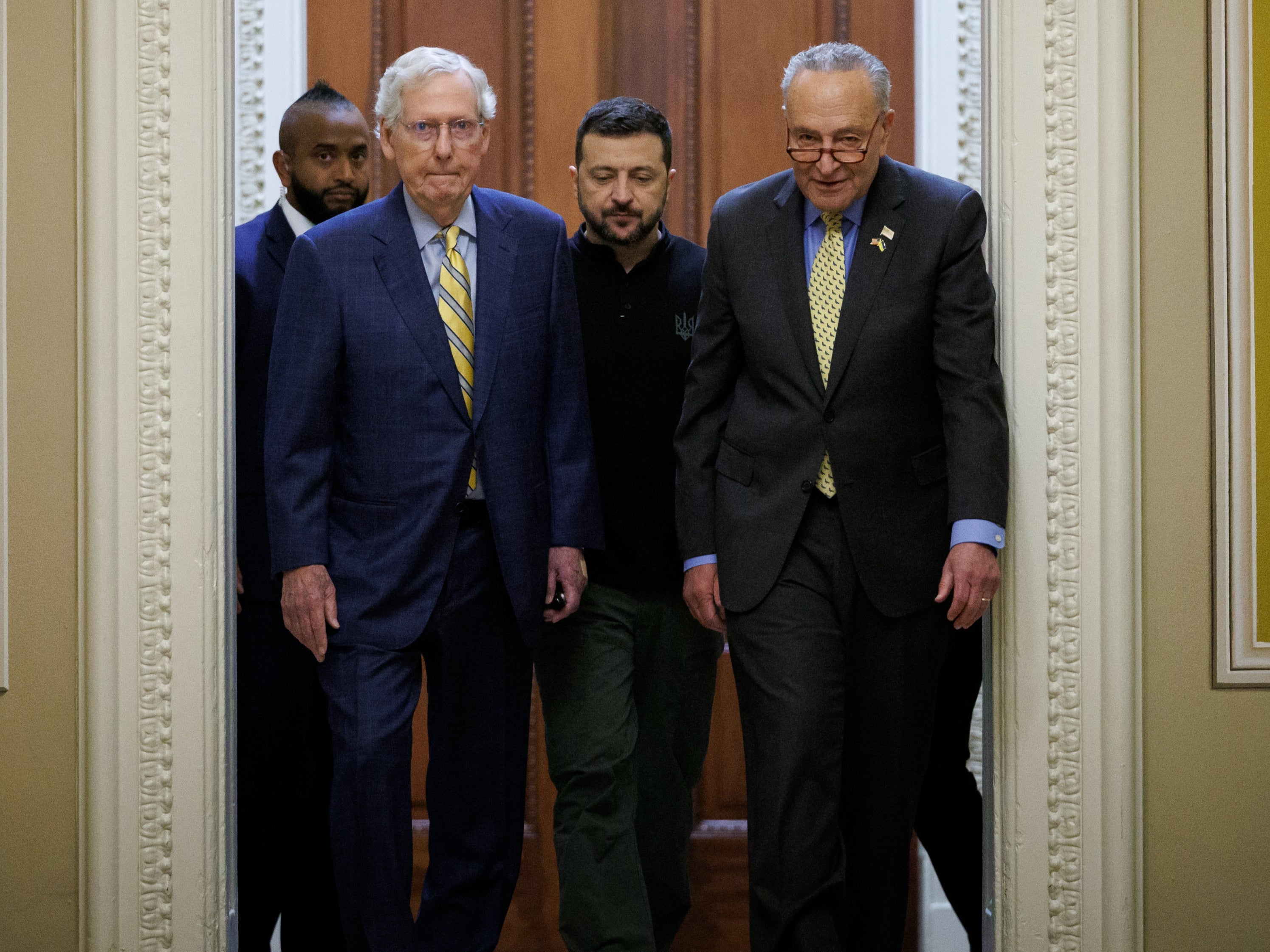 Earlier, Volodymyr Zelensky went to a meeting with Senate Majority Leader Chuck Schumer and Senate Minority Leader Mitch McConnell