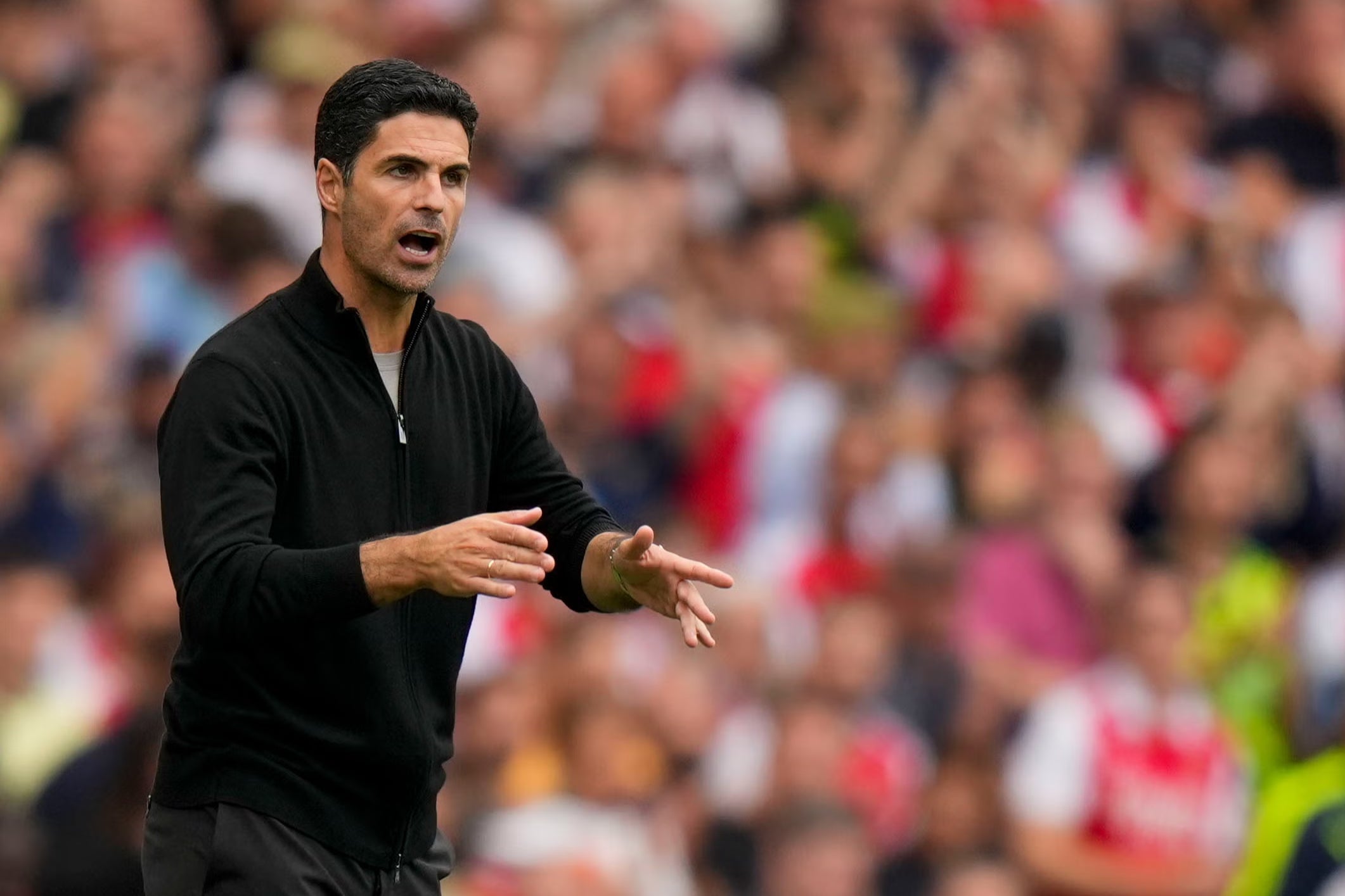 Arteta directs from the touchline at the Emirates Stadium