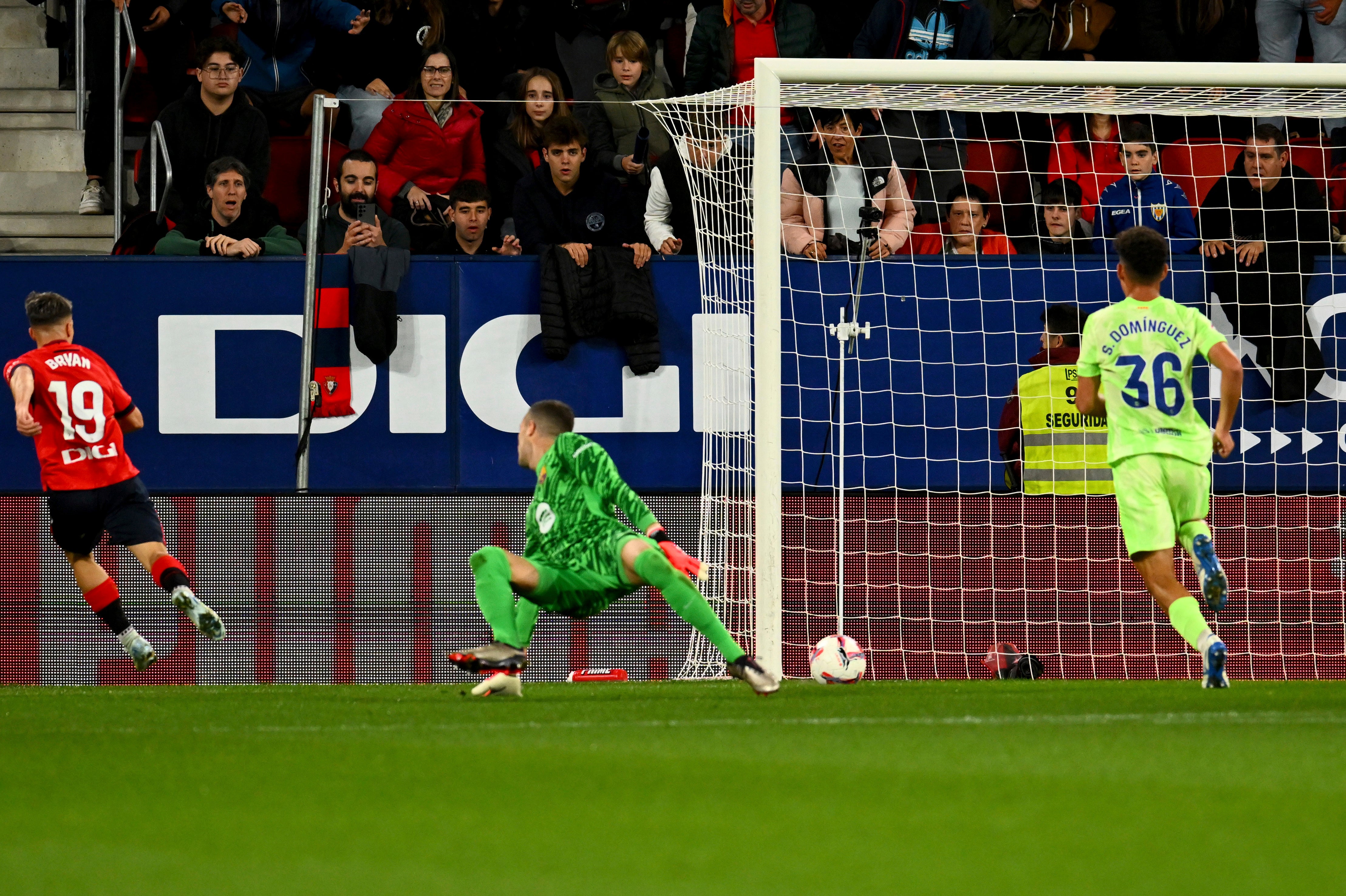 Bryan Zaragoza scores for Osasuna against Barcelona (Miguel Oses/AP)