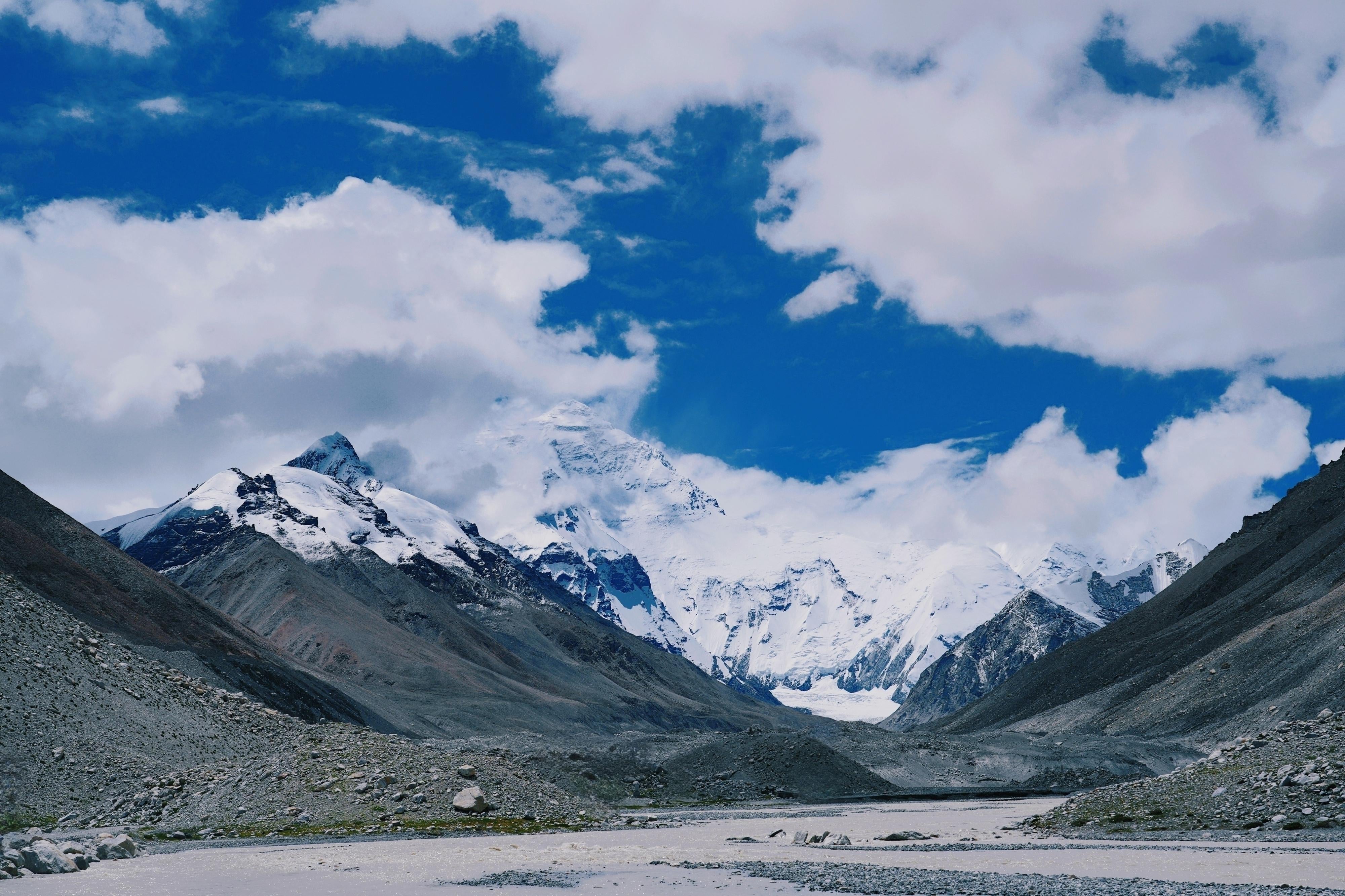 Mount Everest and the Arun River