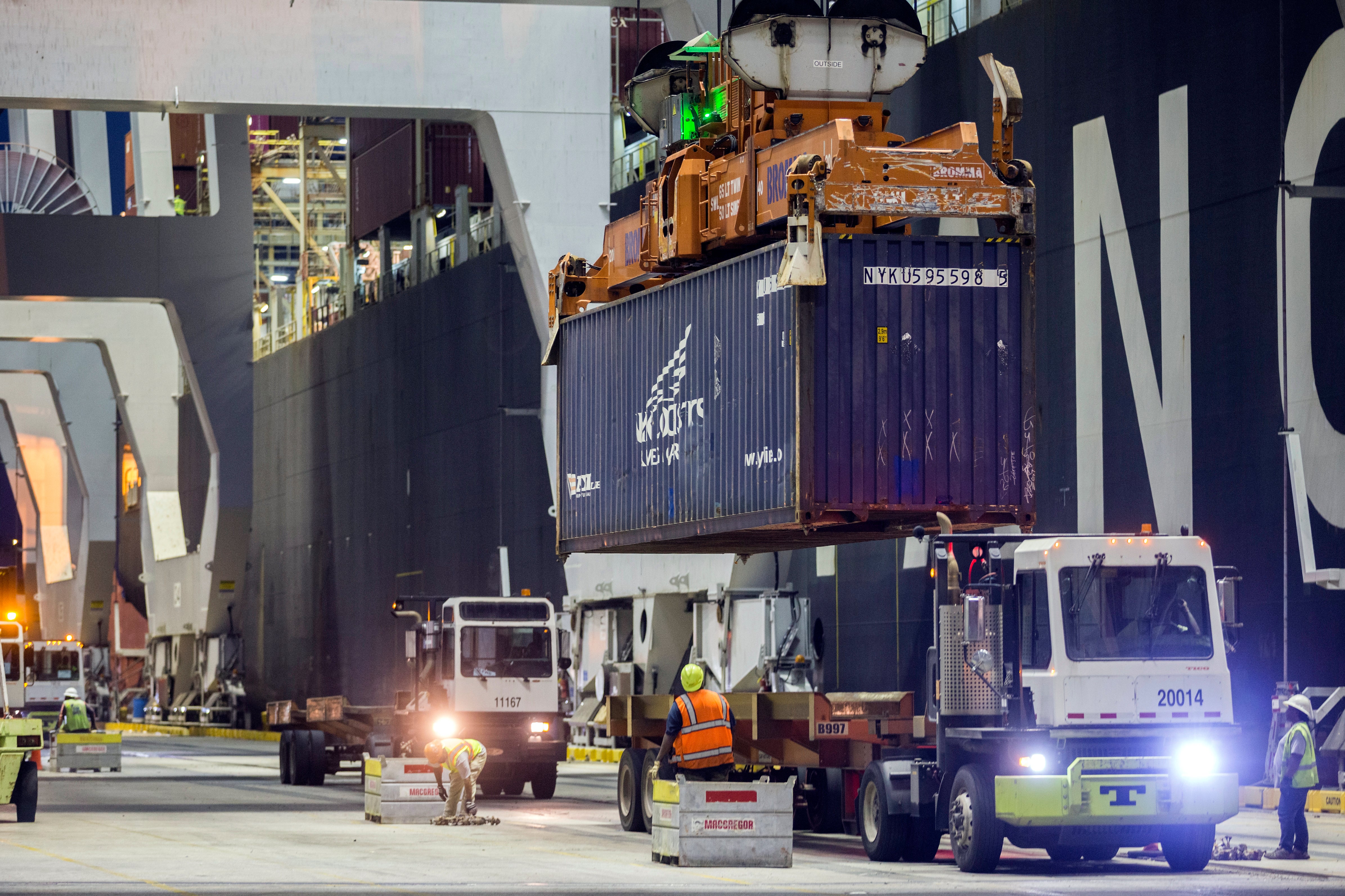 Longshoremen Strike Threat Explainer