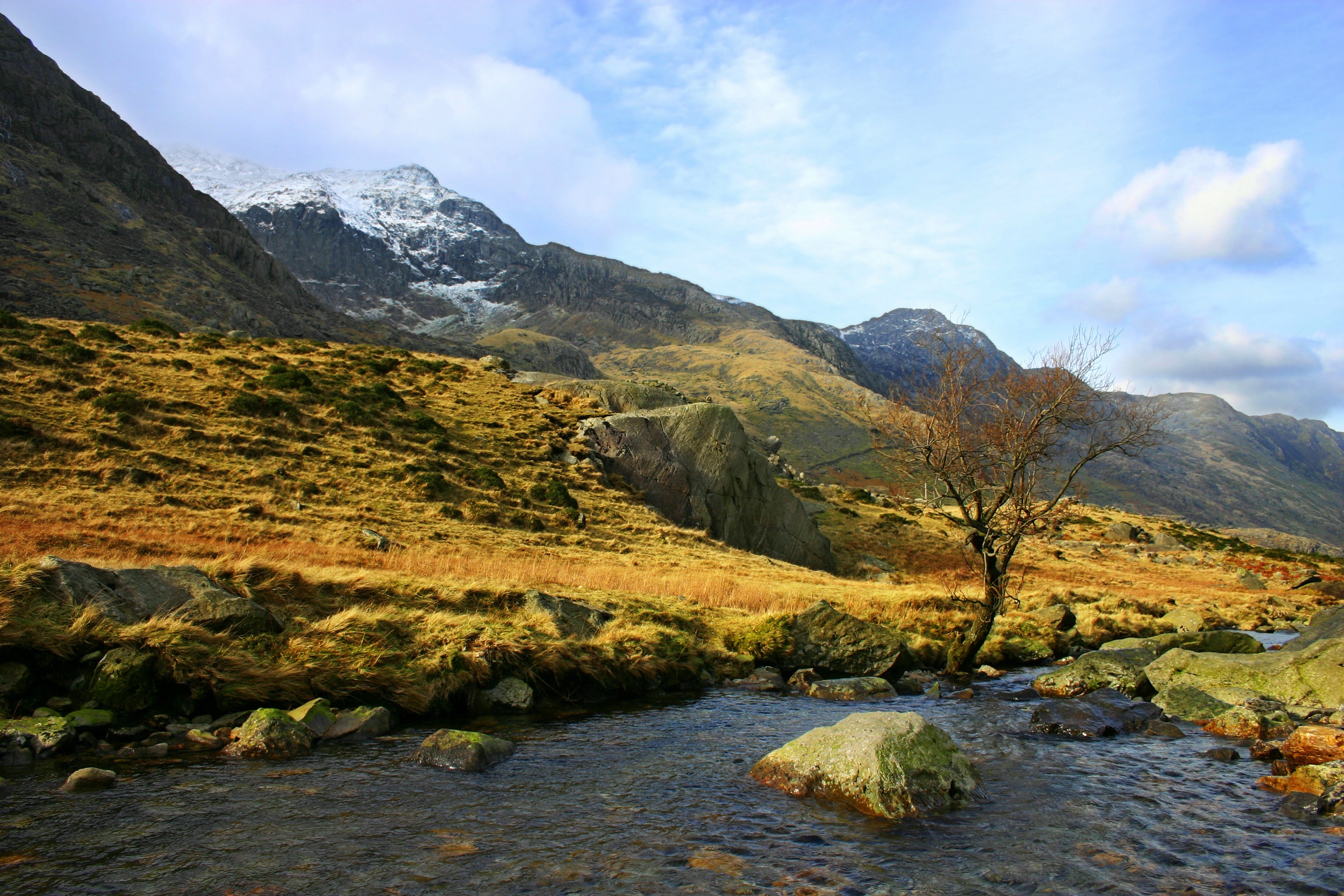 Watch Wales turn orange in Snowdonia this autumn