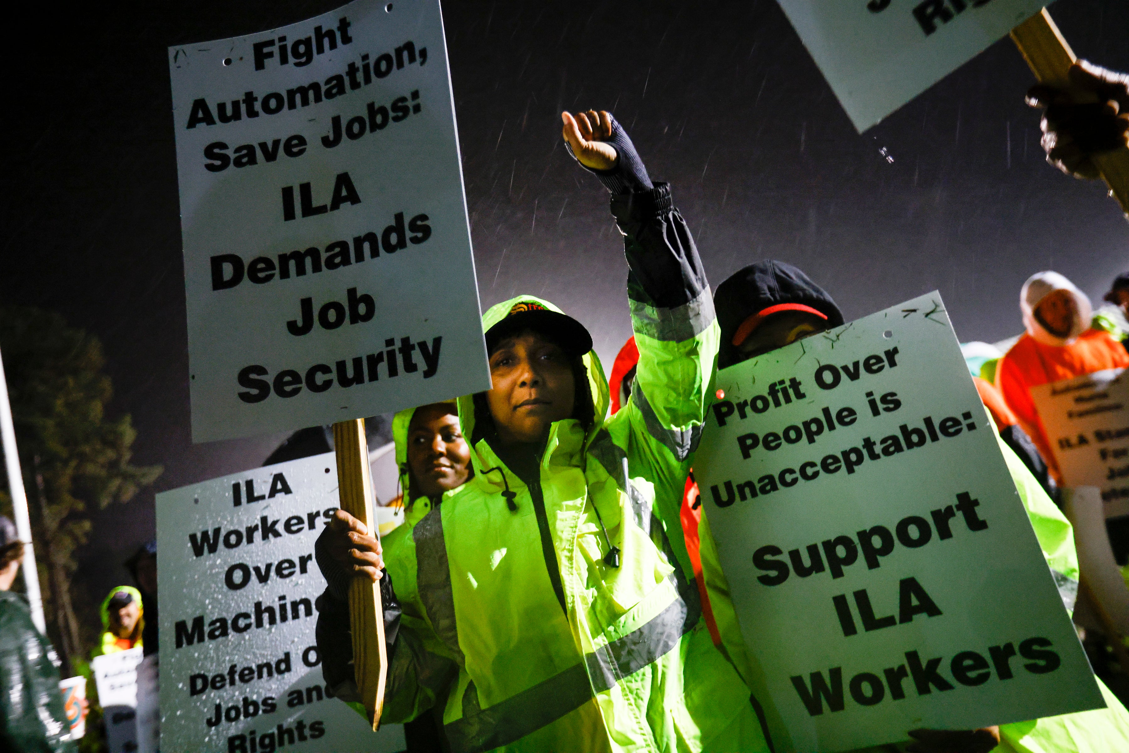 Dockworker Meikysha Wright and others strike outside the Virginia International Gateway in Portsmouth, Va., Tuesday, Oct. 1, 2024.