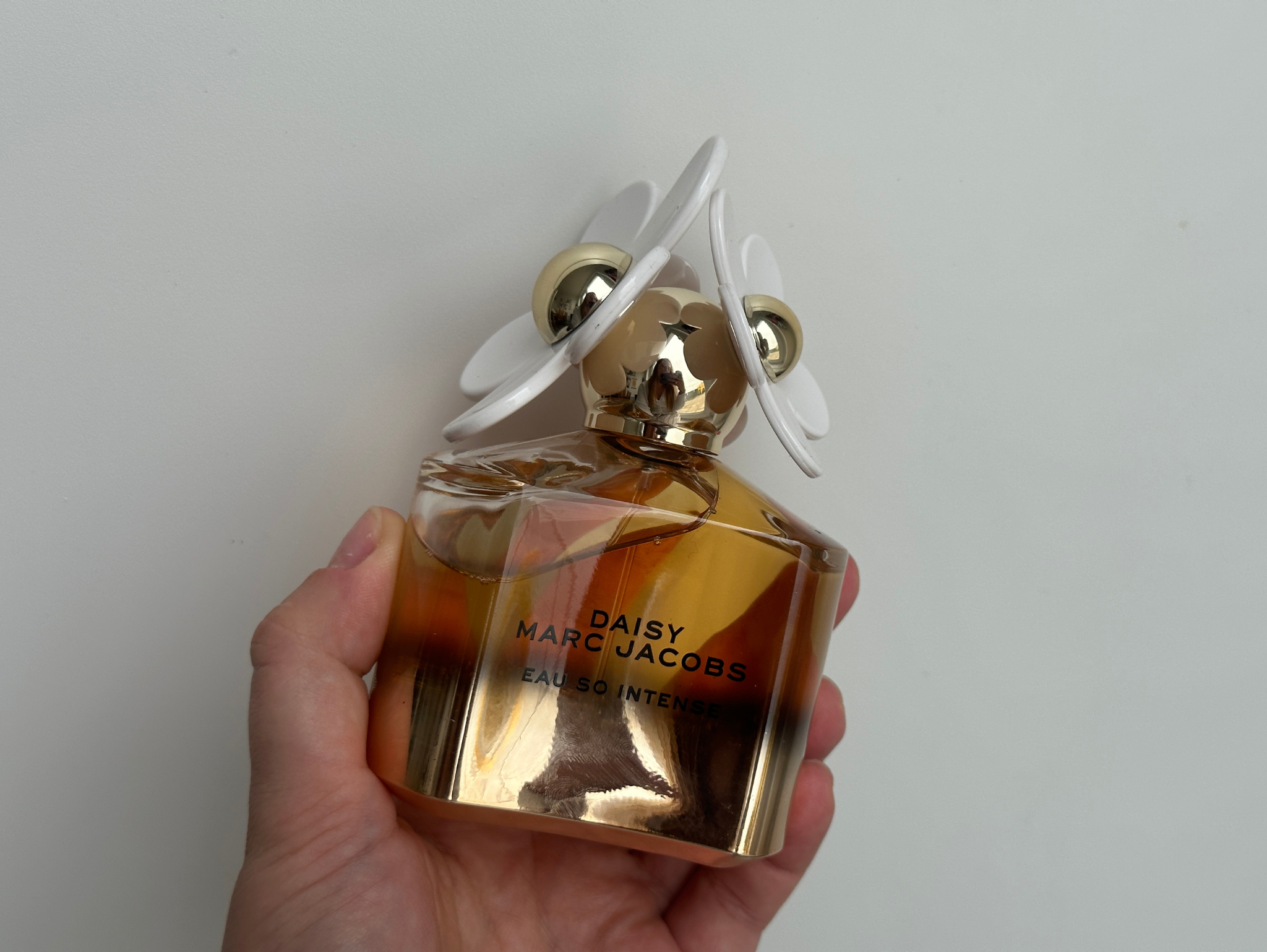 marc jacobs daisy perfumes review daisy eau so intense indybest