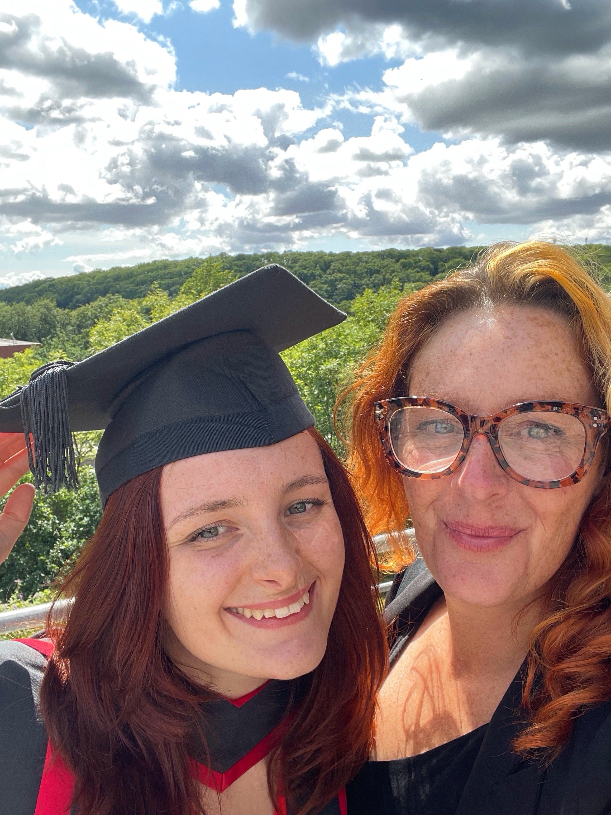 Daisy Cadet with her mother Ashleigh