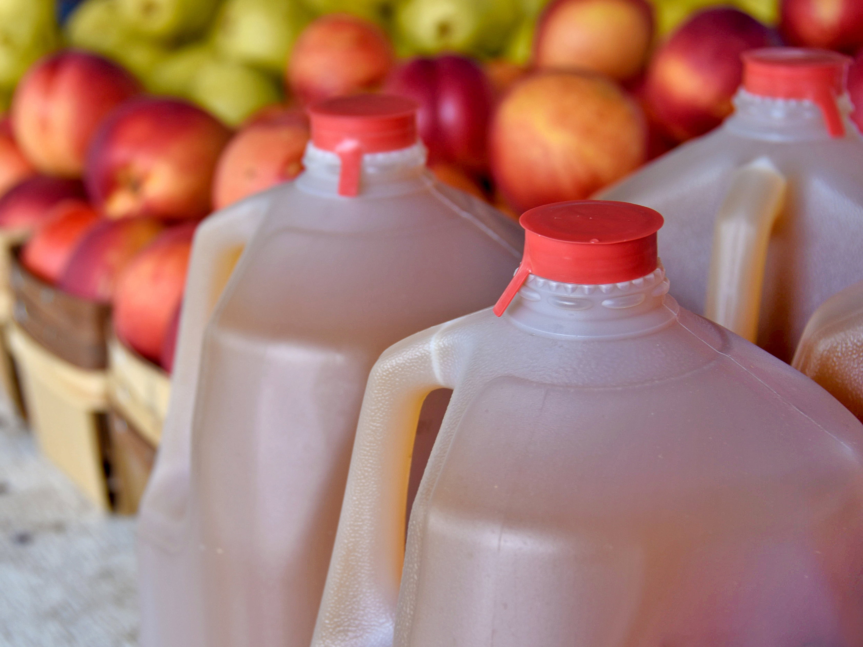 Experts recommend consumers stay away from unpasteurized apple cider