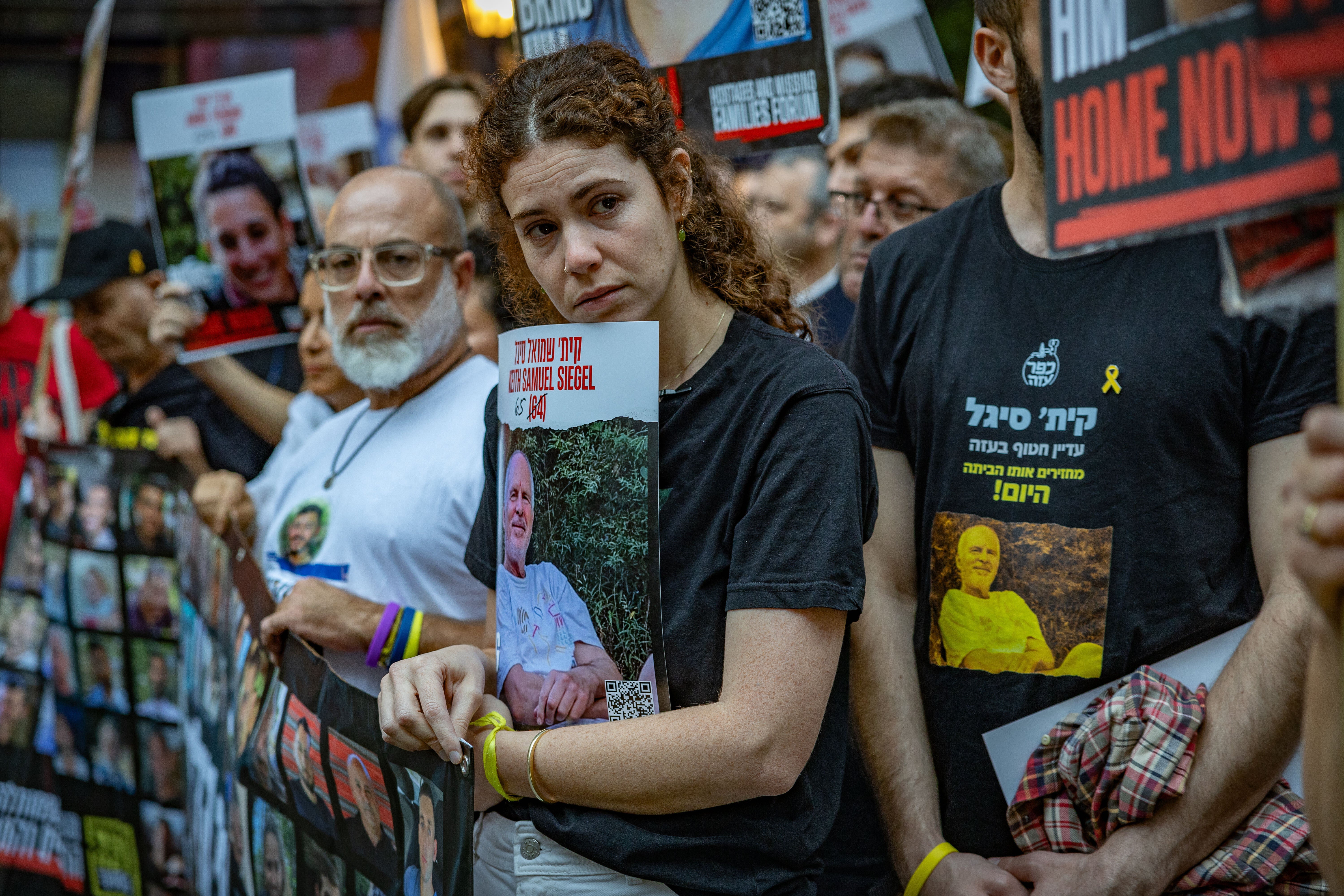 Shir Siegel, daughter of American-Israeli hostage Keith Siegel, attends the rally in Jerusalem this morning