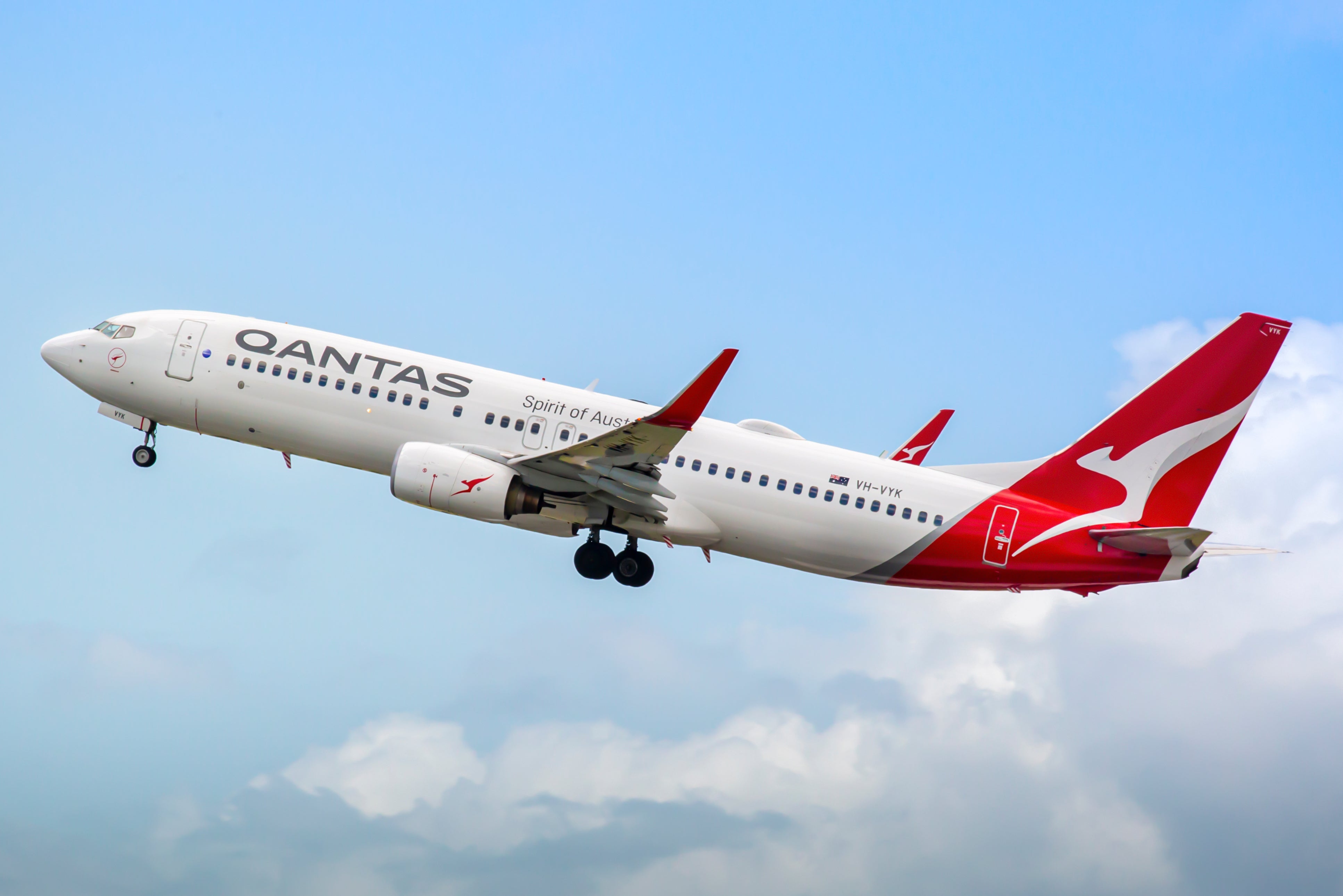 The Qantas flight en route to New Zealand abandoned its journey after a mysterious smell was coming from the cabin