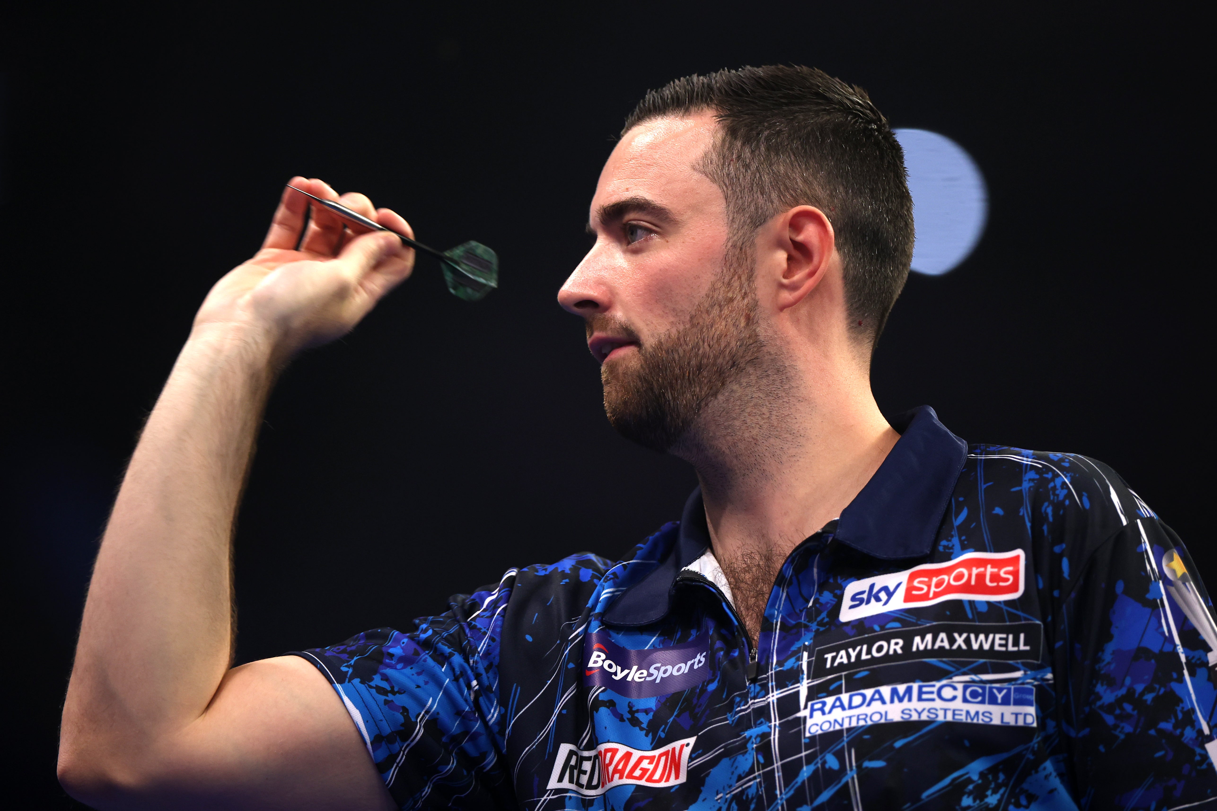 World champion Luke Humphries survived a scare to beat Stephen Bunting