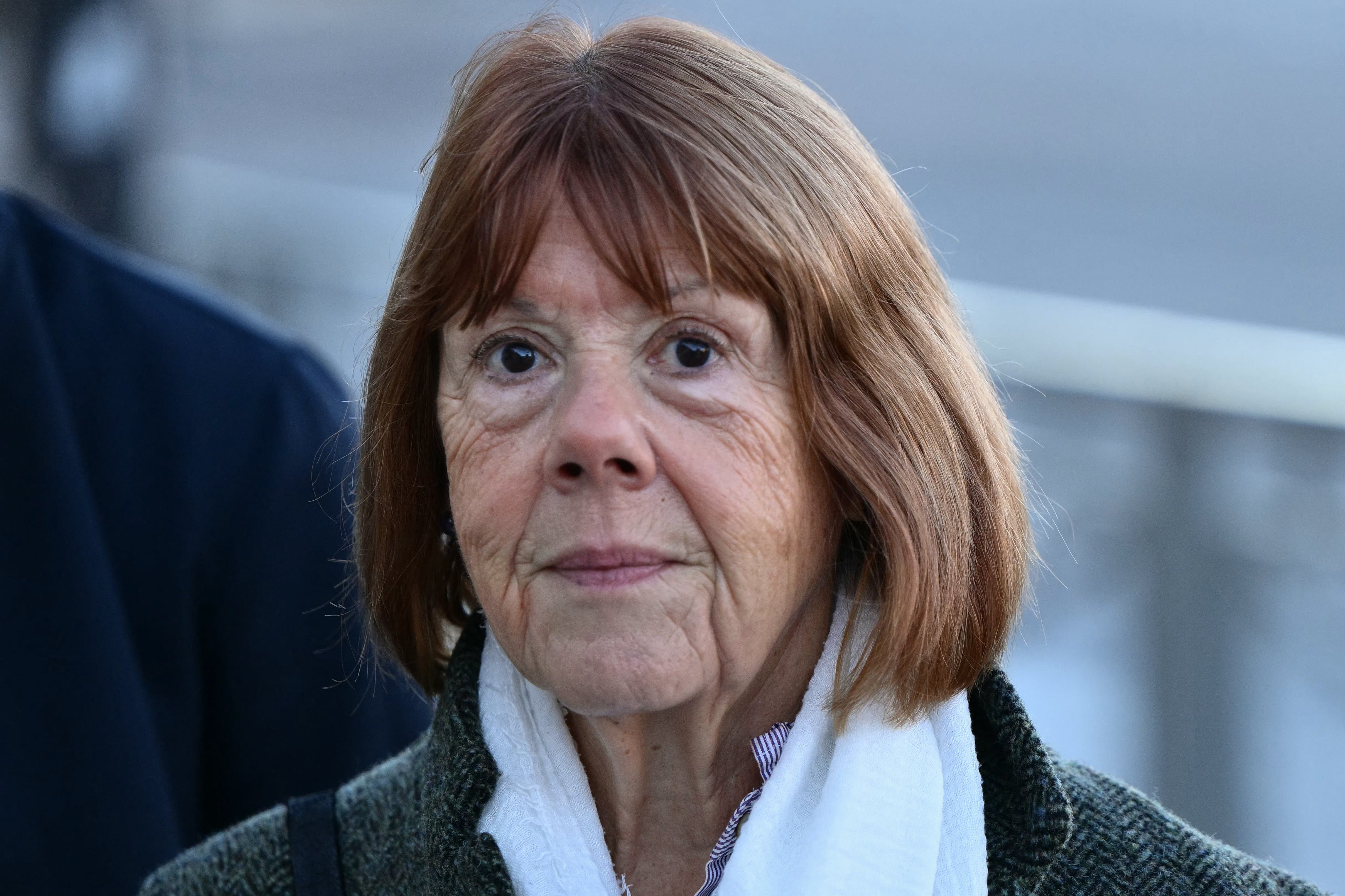 Gisèle arrives at the courthouse in Avignon