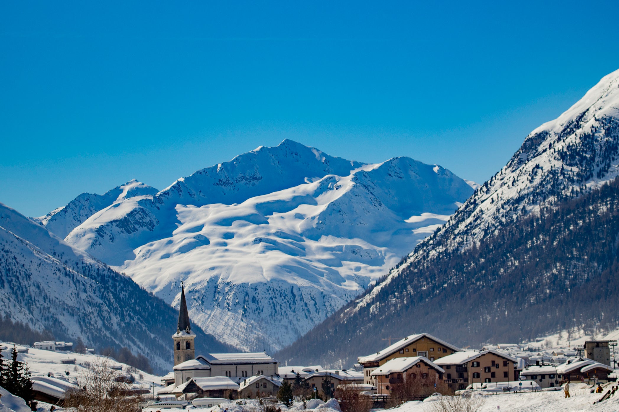 Italy has some of the best ski resorts, with its towering peaks, fine-quality snow and charming mountain villages