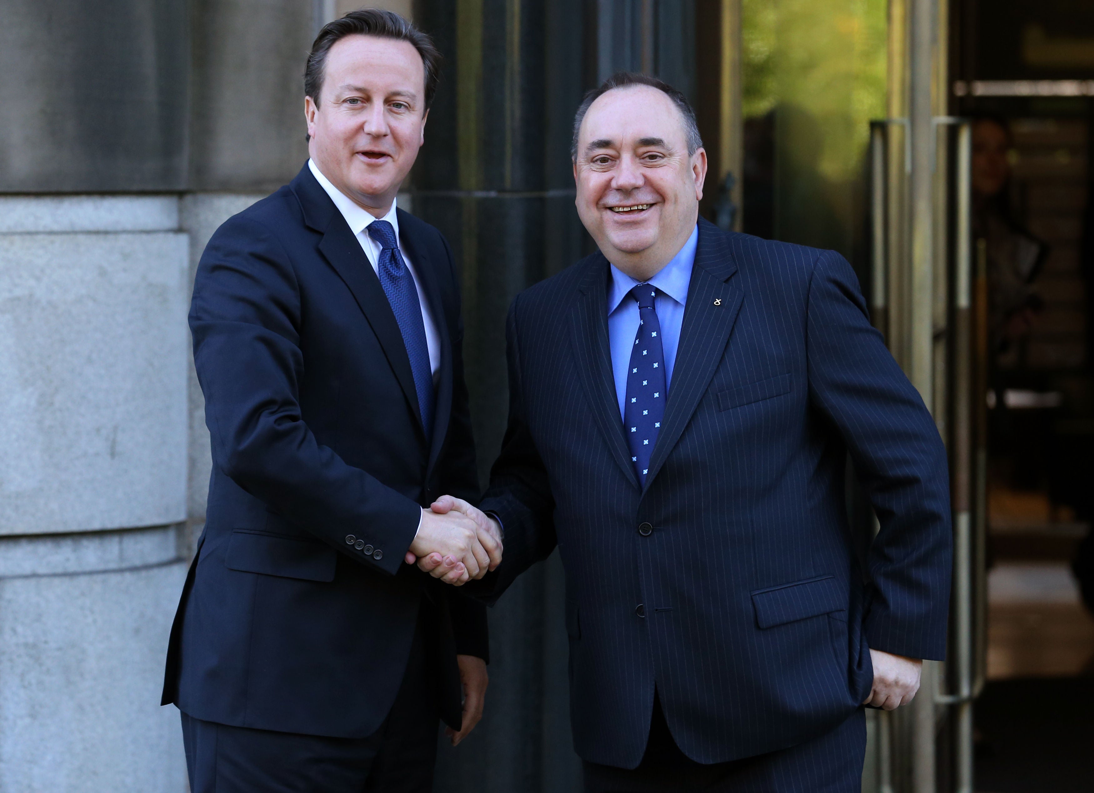 David Cameron and Alex Salmond sign the Edinburgh Agreement in 2012