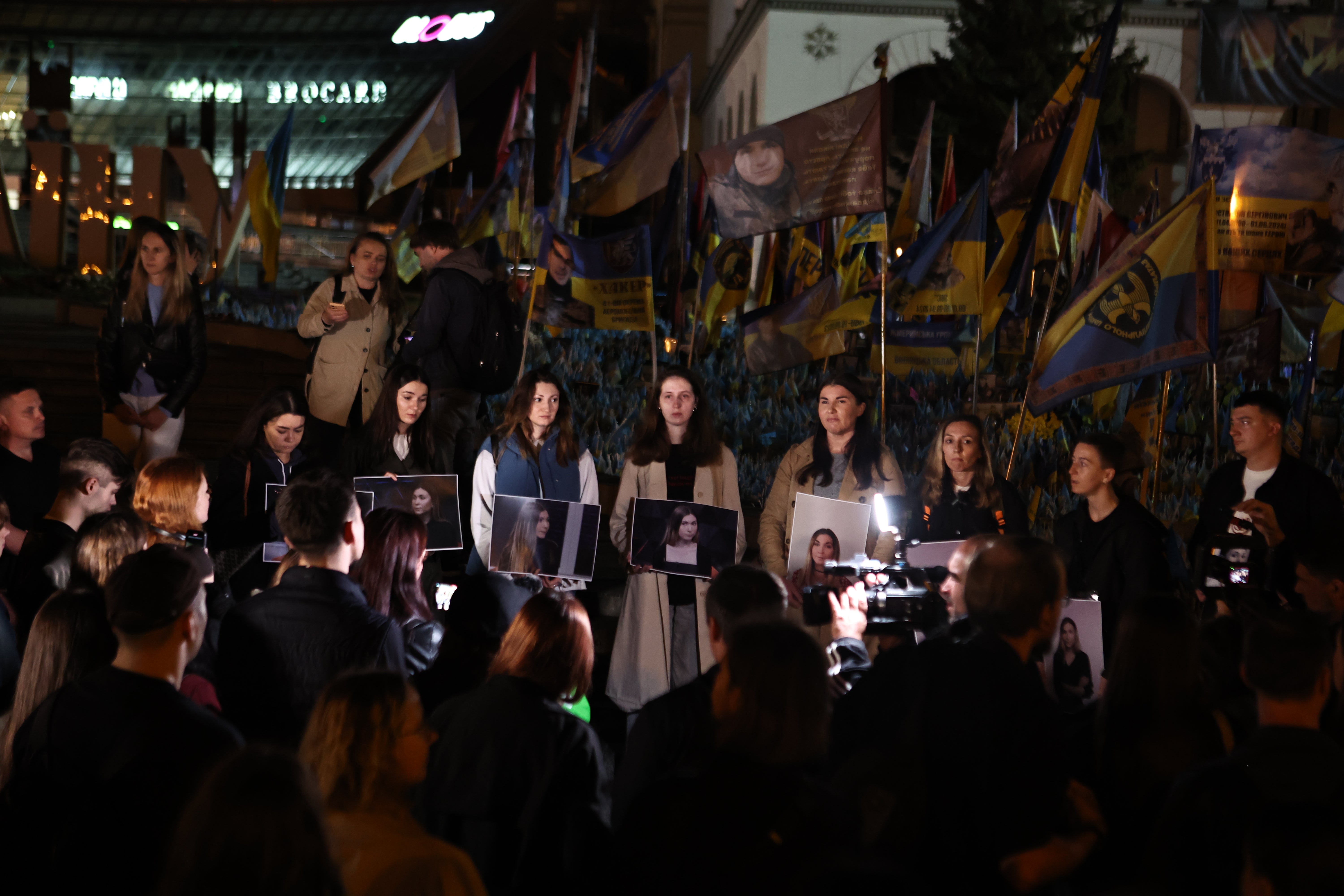 KYIV, UKRAINE - OCTOBER 11: People hold portraits of Ukrainian journalist Victoria Roshchyna during a commemoration for Roshchyna who died in Russian captivity, on Maidan Nezalezhnosti (Independence Square)