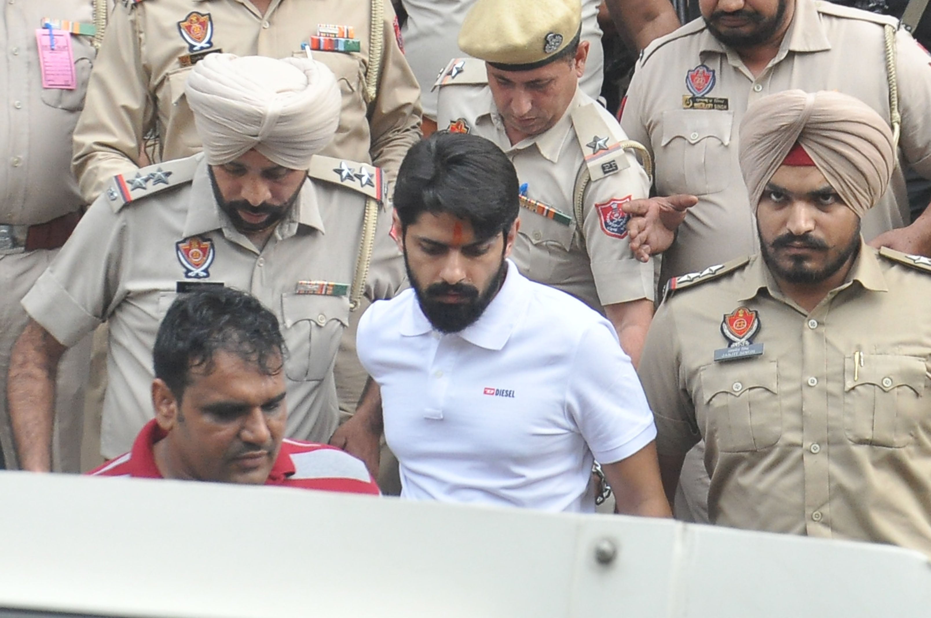 Lawrence Bishnoi surounded by police