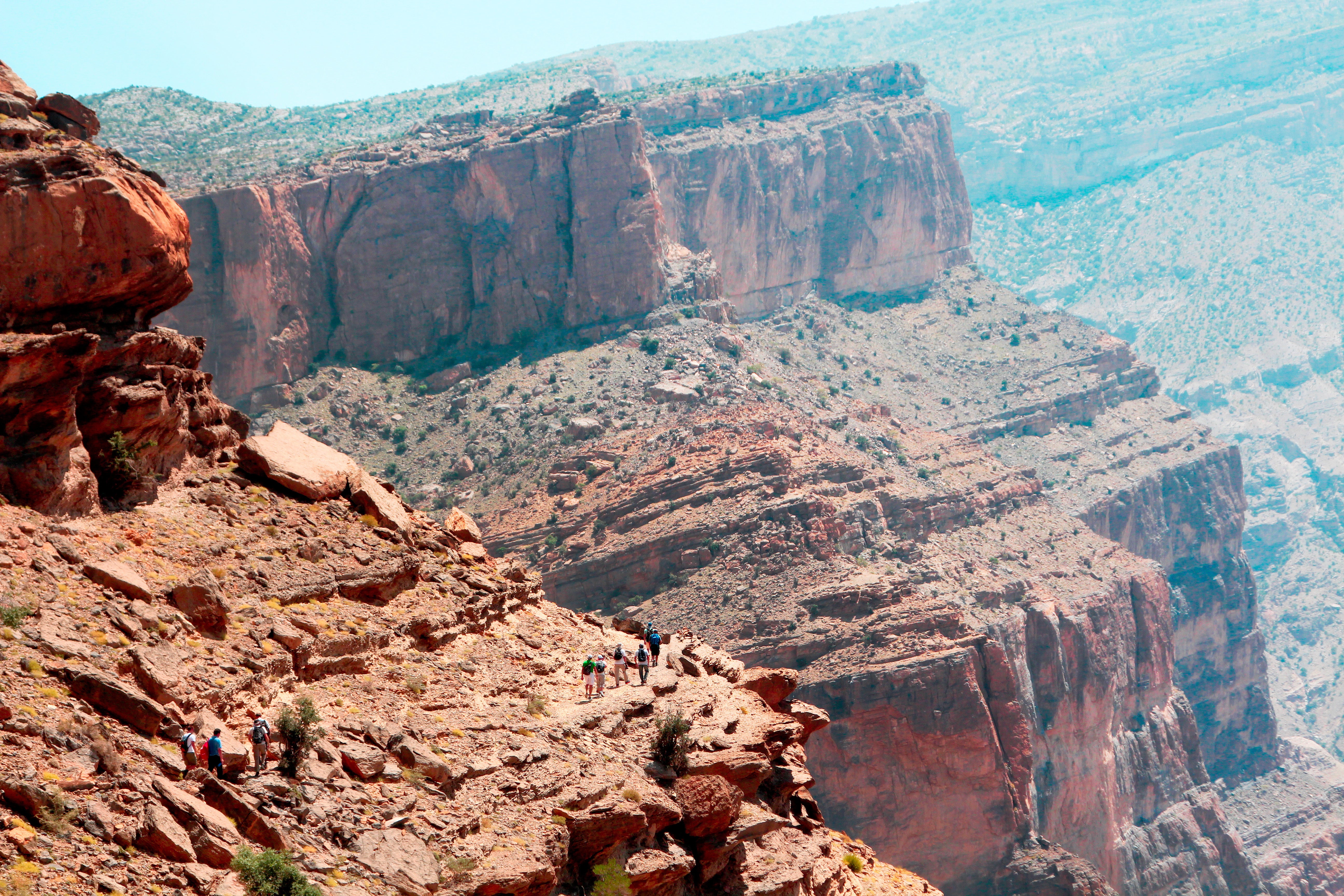 Hiking the breathtaking Jebel Shams Balcony Walk route is a true must-experience