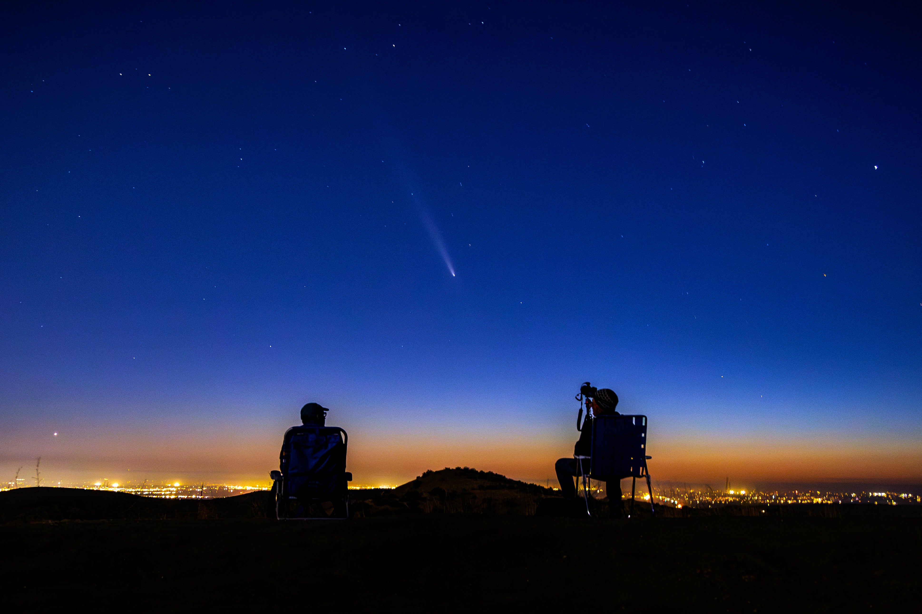 Comet Tsuchinshan-Atlas makes an appearance in the western night sky