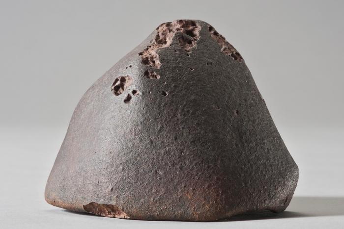 El Médano 128 meteorite, an ordinary chondrite (group L), found in the Atacama desert in 2011 by a team of researchers from the Centre de recherche et d'enseignement des géosciences de l'environnement